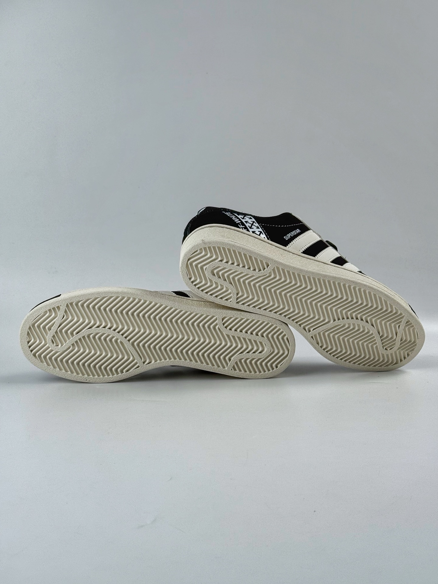 AD Originals Superstar x OFF-WHITE 黑白 AD8019-莆田鞋,莆田鞋货源,高仿鞋,高仿鞋货源,安福档口,莆田高仿鞋,莆田鞋批发,高仿鞋批发,莆田高仿运动鞋,高仿运动鞋,莆田运动鞋 AD Originals Superstar x OFF-WHITE 黑白 AD8019