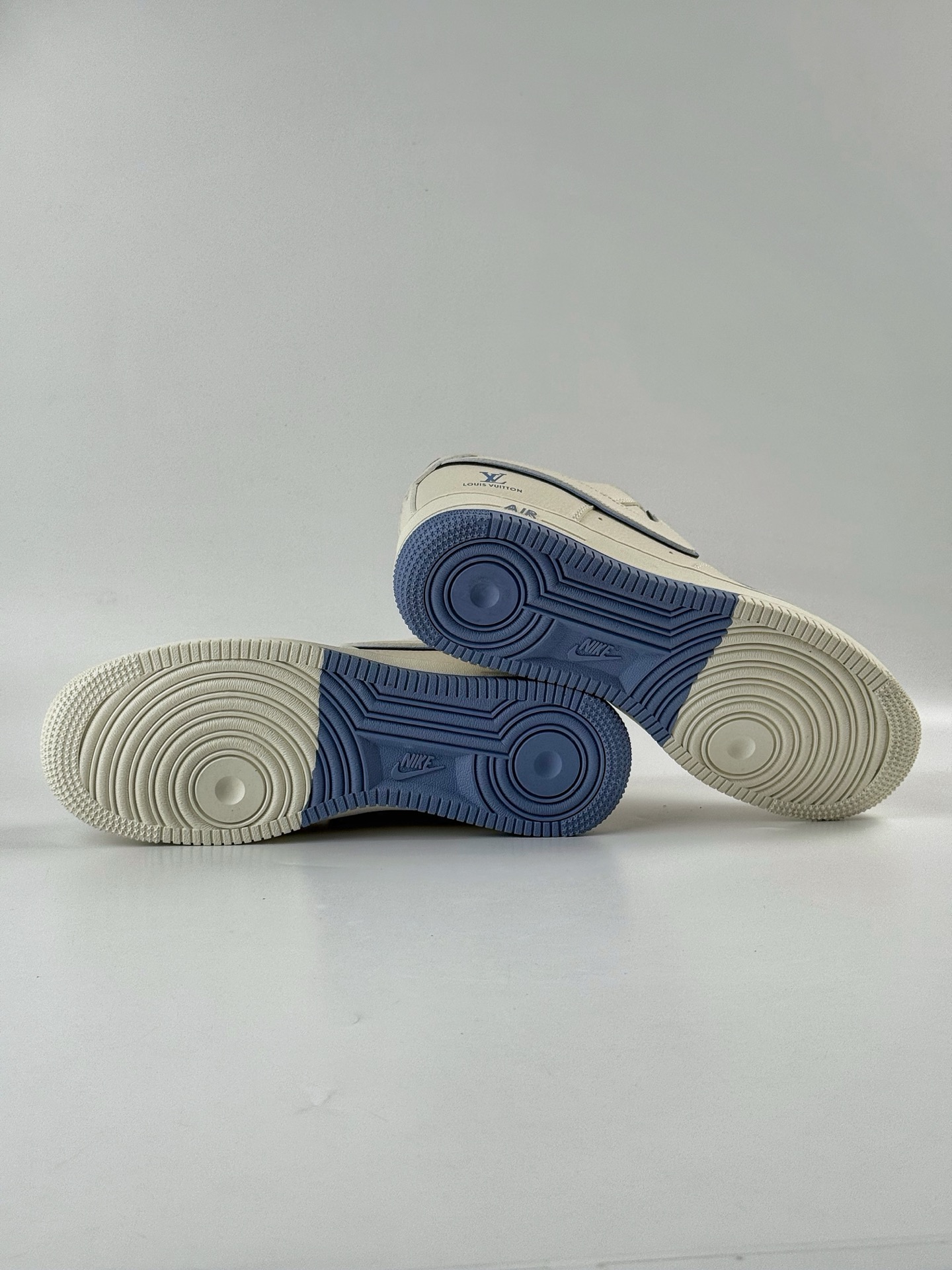 Nike Air Force 1 Low 07 x Louis Vuitton 白蓝小勾满天星 CS5288-018-莆田鞋,莆田鞋货源,高仿鞋,高仿鞋货源,安福档口,莆田高仿鞋,莆田鞋批发,高仿鞋批发,莆田高仿运动鞋,高仿运动鞋,莆田运动鞋 Nike Air Force 1 Low 07 x Louis Vuitton 白蓝小勾满天星 CS5288-018