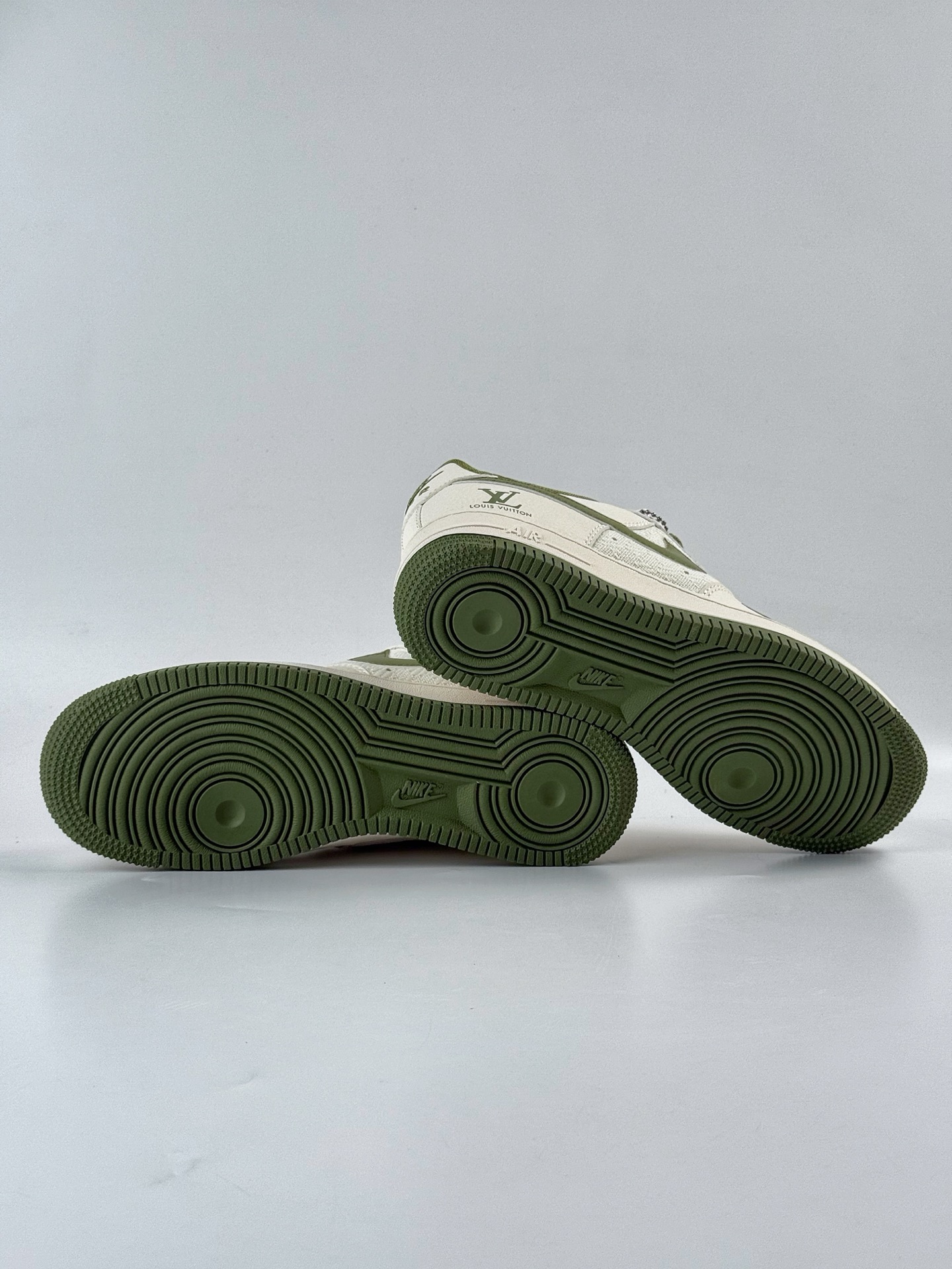 Nike Air Force 1 Low 07 x Louis Vuitton 白绿小勾 XX3168-192-莆田鞋,莆田鞋货源,高仿鞋,高仿鞋货源,安福档口,莆田高仿鞋,莆田鞋批发,高仿鞋批发,莆田高仿运动鞋,高仿运动鞋,莆田运动鞋 Nike Air Force 1 Low 07 x Louis Vuitton 白绿小勾 XX3168-192