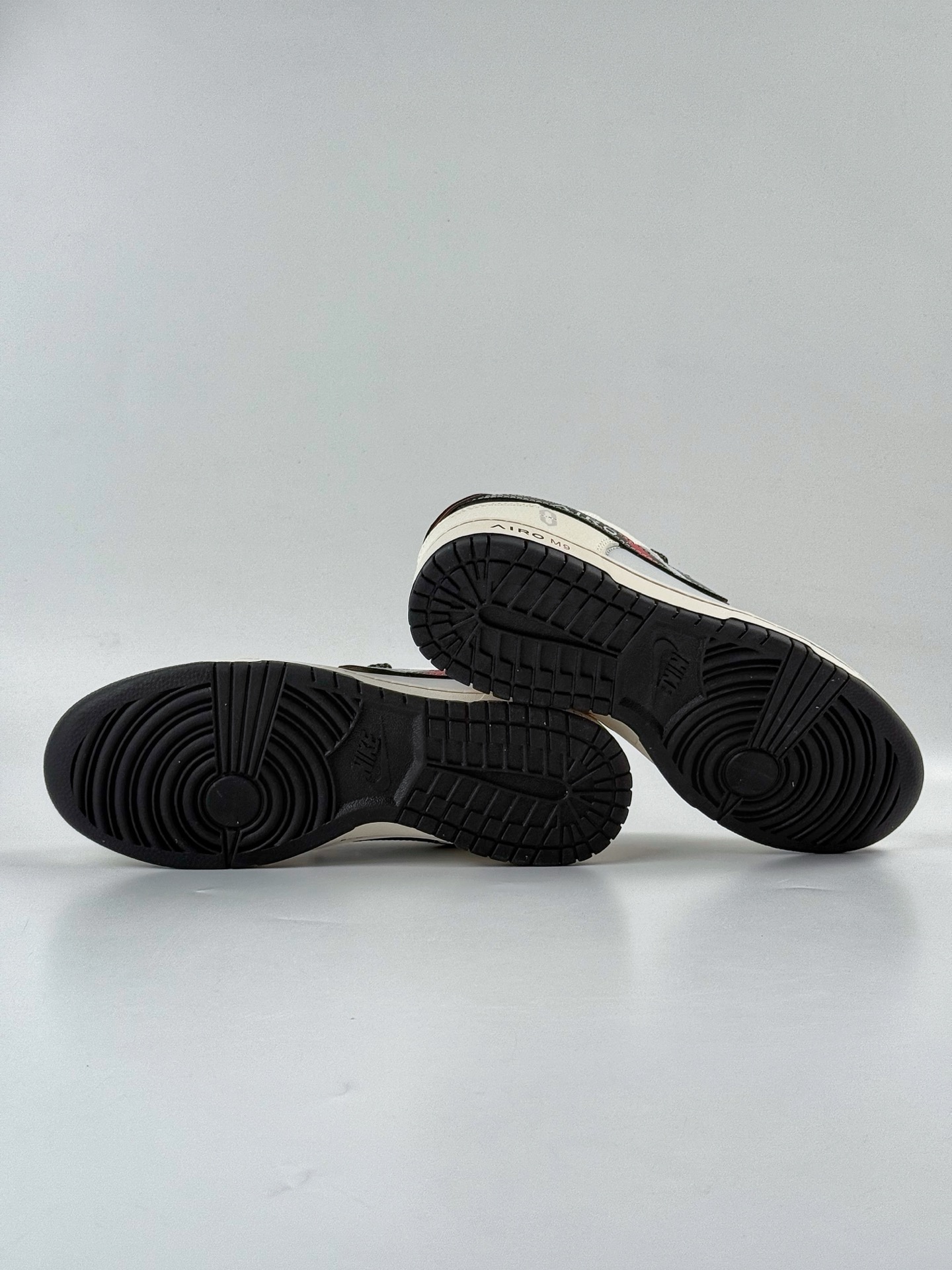 Nike SB Dunk Low 白蓝小勾满天星 FC1688-237-莆田鞋,莆田鞋货源,高仿鞋,高仿鞋货源,安福档口,莆田高仿鞋,莆田鞋批发,高仿鞋批发,莆田高仿运动鞋,高仿运动鞋,莆田运动鞋 Nike SB Dunk Low 白蓝小勾满天星 FC1688-237