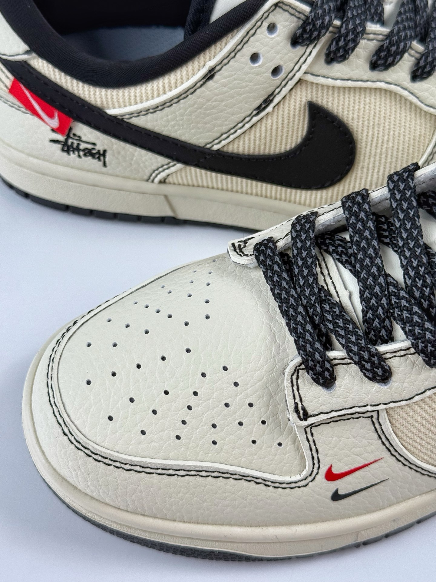 Nike SB Dunk Low x Stussy 白黑双小钩满天星 SC9207-425