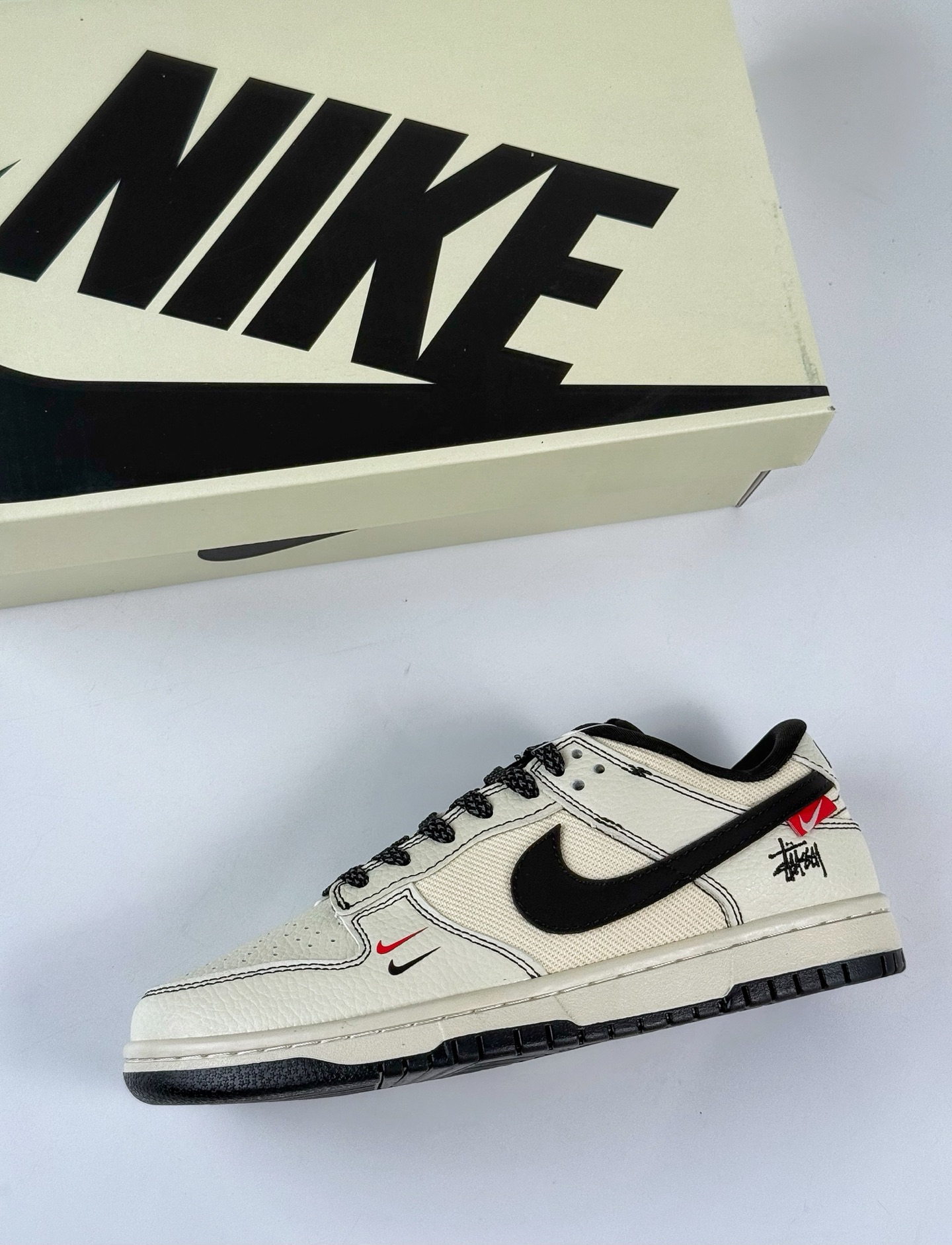 Nike SB Dunk Low x Stussy 白黑双小钩满天星 SC9207-425