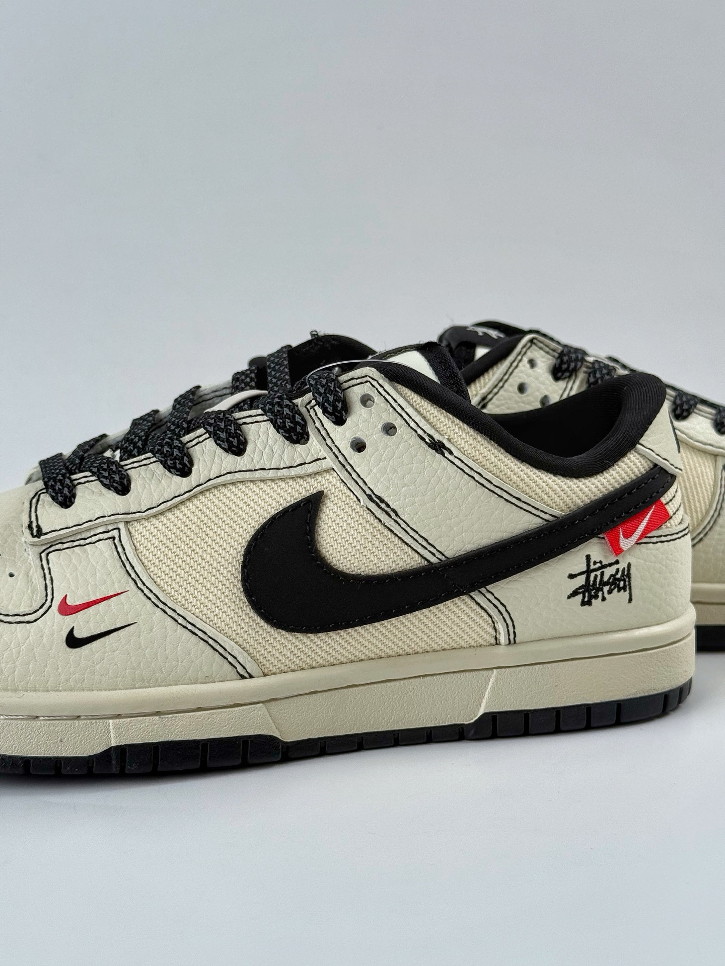 Nike SB Dunk Low x Stussy 白黑双小钩满天星 SC9207-425