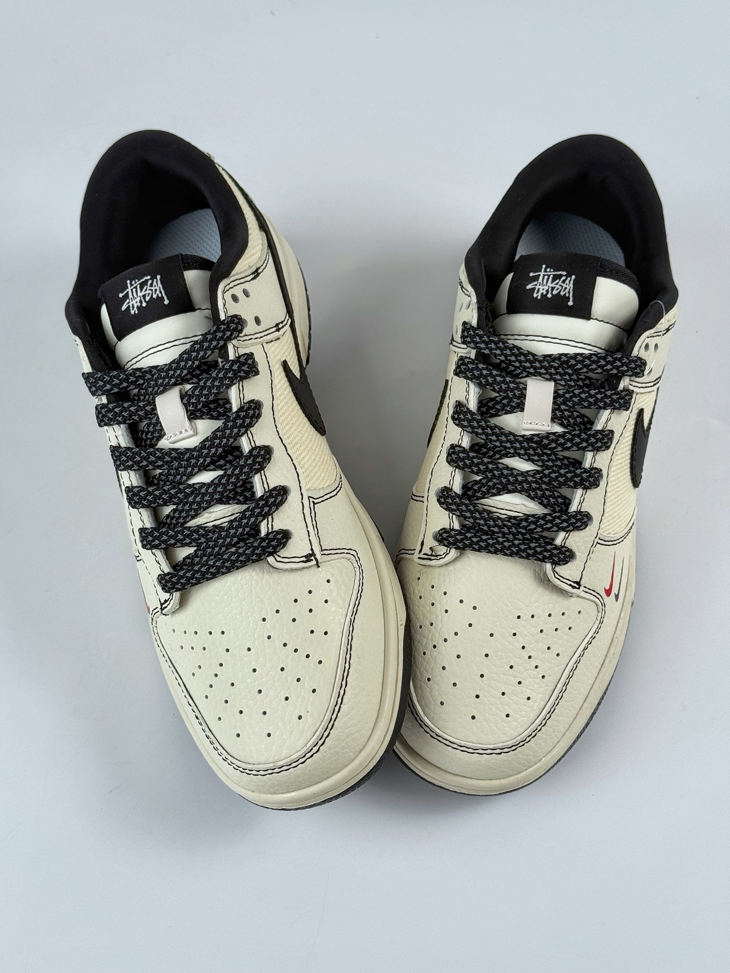 Nike SB Dunk Low x Stussy 白黑双小钩满天星 SC9207-425