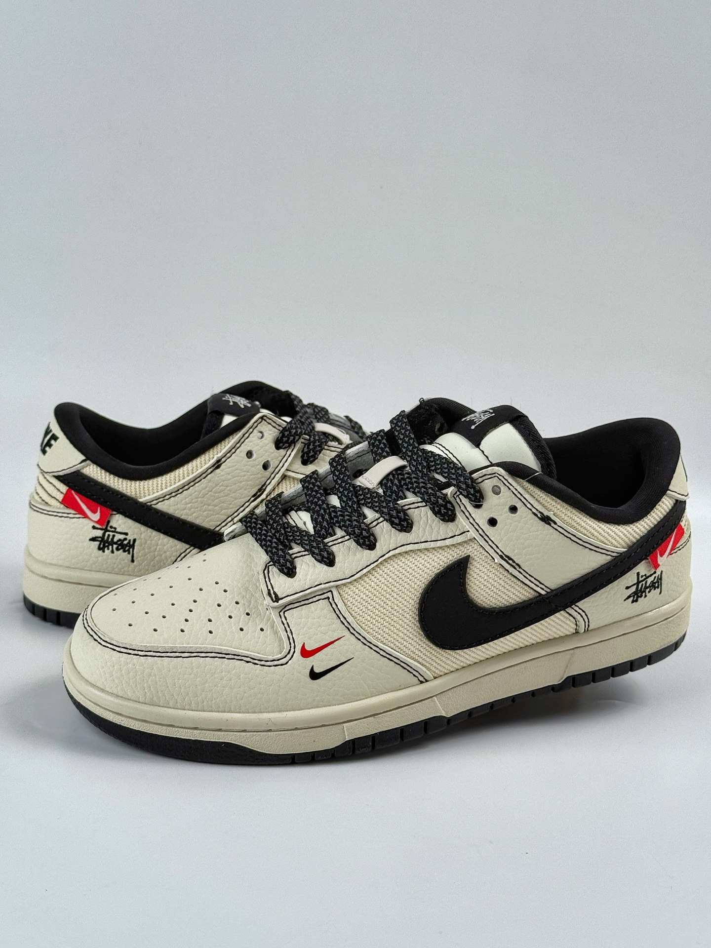 Nike SB Dunk Low x Stussy 白黑双小钩满天星 SC9207-425