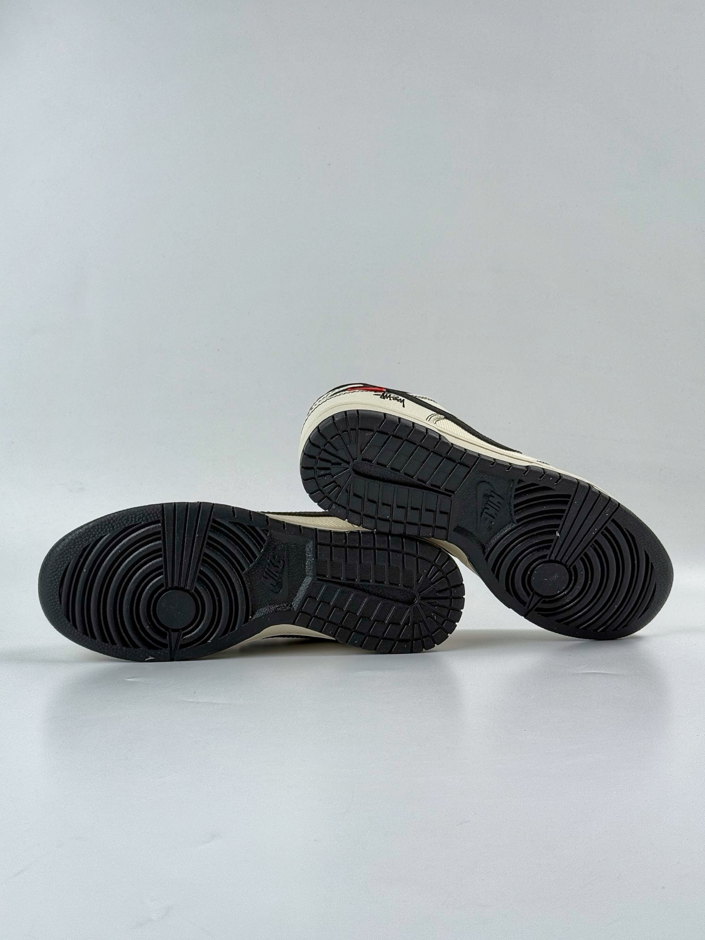 Nike SB Dunk Low x Stussy 白黑双小钩满天星 SC9207-425