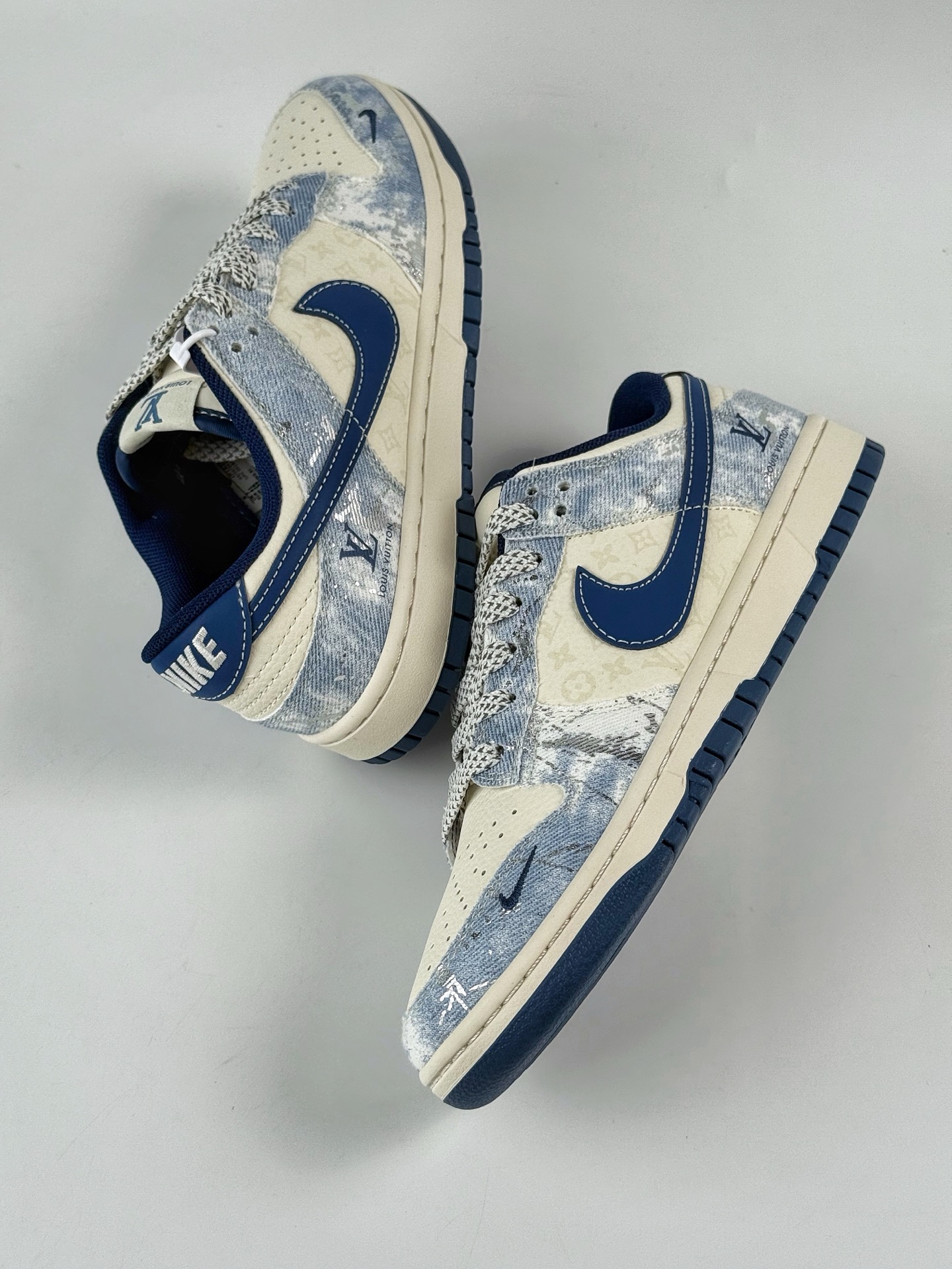 Nike Air Dunk LOW 1“LV联名——牛仔夜幕蓝 ” 经典牛仔蓝搭配 满天星鞋带 JP1628-019-莆田鞋,莆田鞋货源,高仿鞋,高仿鞋货源,安福档口,莆田高仿鞋,莆田鞋批发,高仿鞋批发,莆田高仿运动鞋,高仿运动鞋,莆田运动鞋 Nike Air Dunk LOW 1“LV联名——牛仔夜幕蓝 ” 经典牛仔蓝搭配 满天星鞋带 JP1628-019