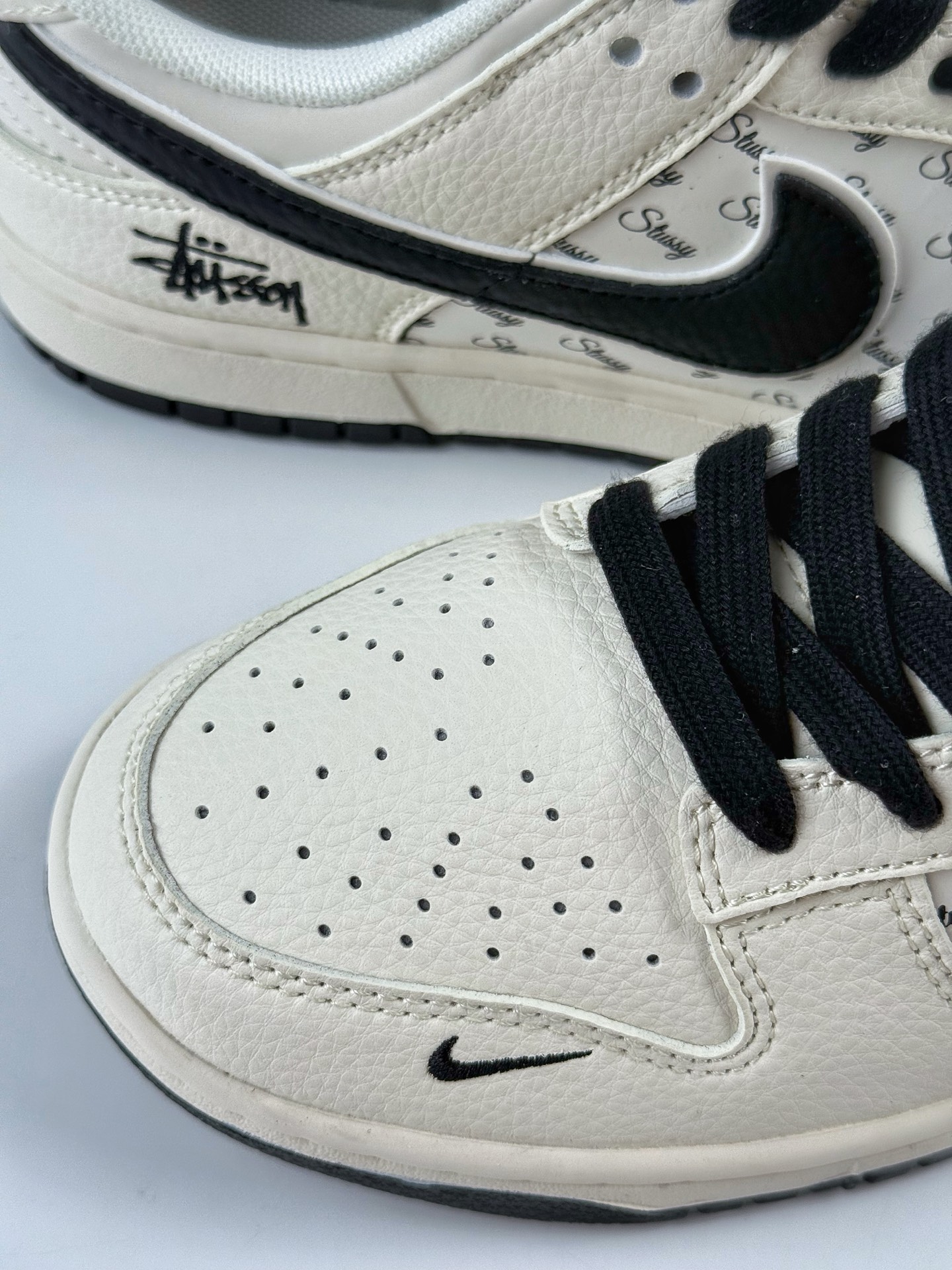 Nike Air Dunk LOW 1“斯图西联名——经典米黑勾” JP1628-023-莆田鞋,莆田鞋货源,高仿鞋,高仿鞋货源,安福档口,莆田高仿鞋,莆田鞋批发,高仿鞋批发,莆田高仿运动鞋,高仿运动鞋,莆田运动鞋 Nike Air Dunk LOW 1“斯图西联名——经典米黑勾” JP1628-023