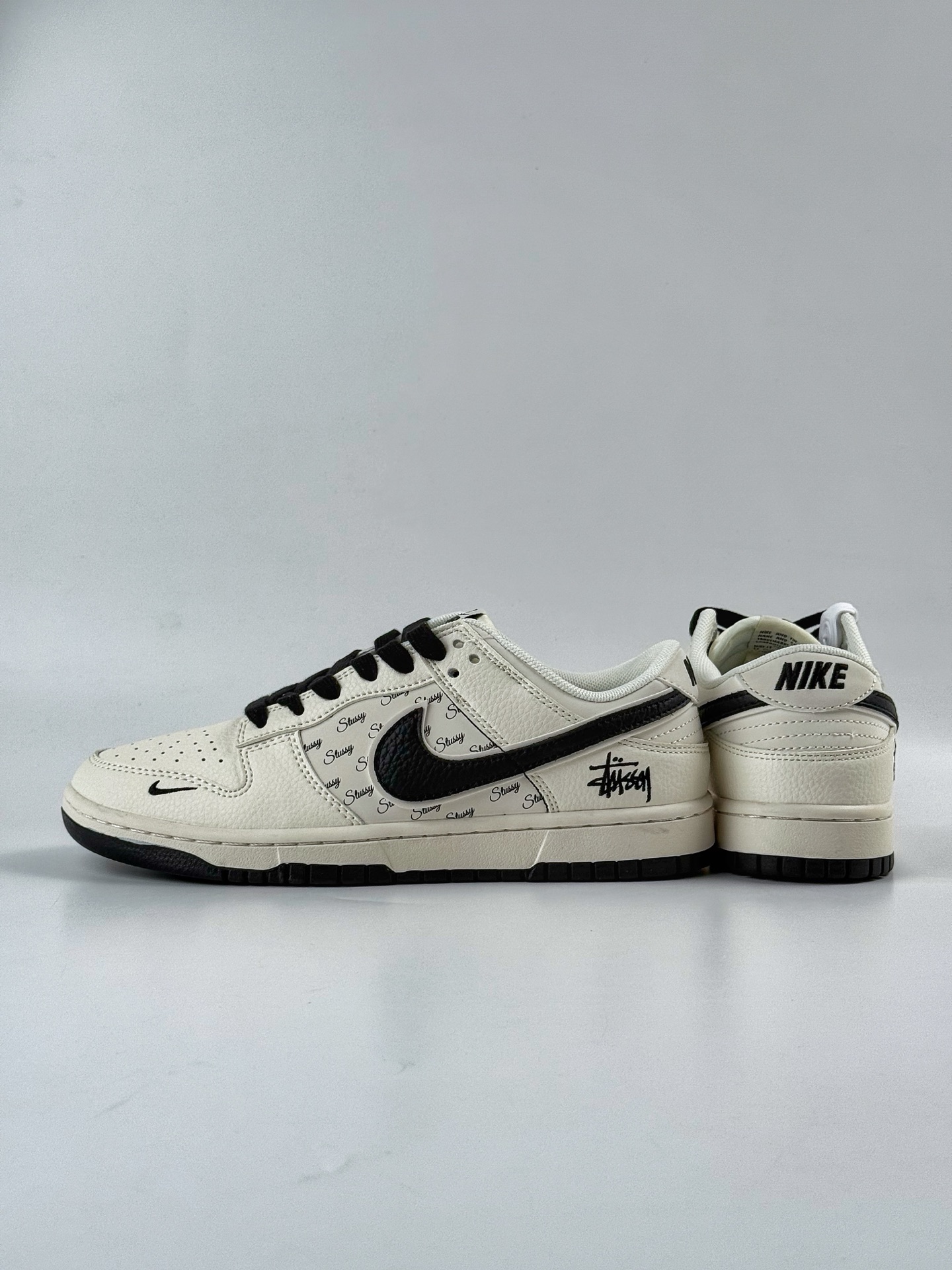 Nike Air Dunk LOW 1“斯图西联名——经典米黑勾” JP1628-023-莆田鞋,莆田鞋货源,高仿鞋,高仿鞋货源,安福档口,莆田高仿鞋,莆田鞋批发,高仿鞋批发,莆田高仿运动鞋,高仿运动鞋,莆田运动鞋 Nike Air Dunk LOW 1“斯图西联名——经典米黑勾” JP1628-023