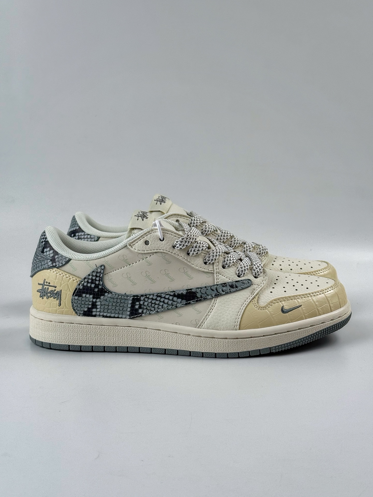 Travis Scott x Nike Air Jordan 1 Low x Stussy Air Jordan 1 Low 反转黄白小勾满天星倒钩 XS7089-621-莆田鞋,莆田鞋货源,高仿鞋,高仿鞋货源,安福档口,莆田高仿鞋,莆田鞋批发,高仿鞋批发,莆田高仿运动鞋,高仿运动鞋,莆田运动鞋 Travis Scott x Nike Air Jordan 1 Low x Stussy Air Jordan 1 Low 反转黄白小勾满天星倒钩 XS7089-621