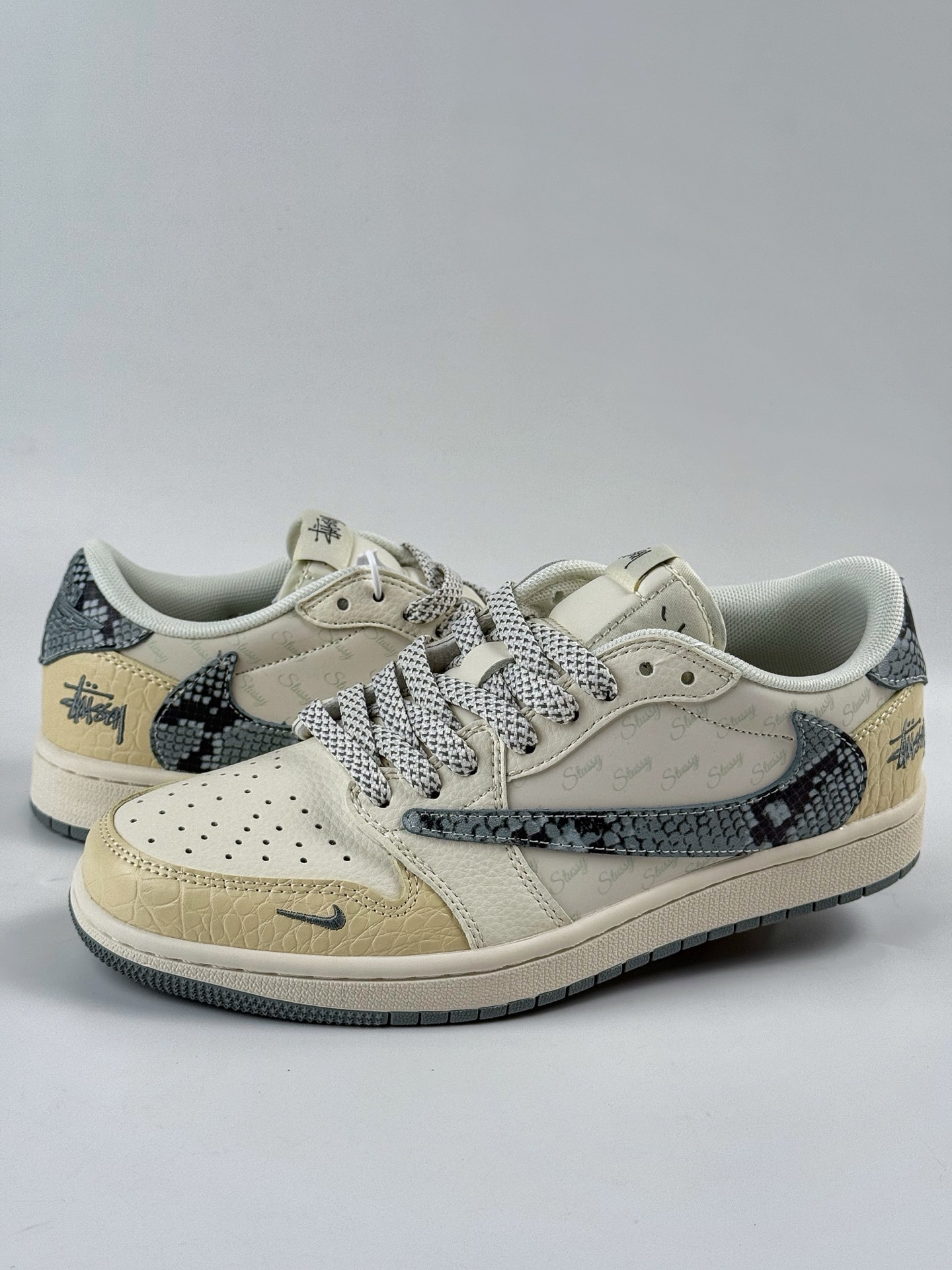 Travis Scott x Nike Air Jordan 1 Low x Stussy Air Jordan 1 Low 反转黄白小勾满天星倒钩 XS7089-621 Travis Scott x Nike Air Jordan 1 Low x Stussy Air Jordan 1 Low 反转黄白小勾满天星倒钩 XS7089-621