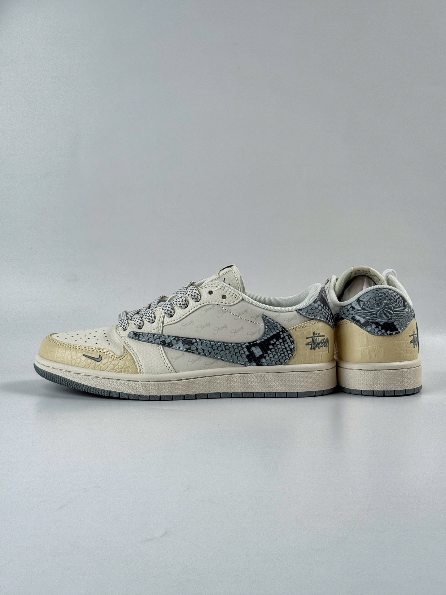 Travis Scott x Nike Air Jordan 1 Low x Stussy Air Jordan 1 Low 反转黄白小勾满天星倒钩 XS7089-621-莆田鞋,莆田鞋货源,高仿鞋,高仿鞋货源,安福档口,莆田高仿鞋,莆田鞋批发,高仿鞋批发,莆田高仿运动鞋,高仿运动鞋,莆田运动鞋 Travis Scott x Nike Air Jordan 1 Low x Stussy Air Jordan 1 Low 反转黄白小勾满天星倒钩 XS7089-621