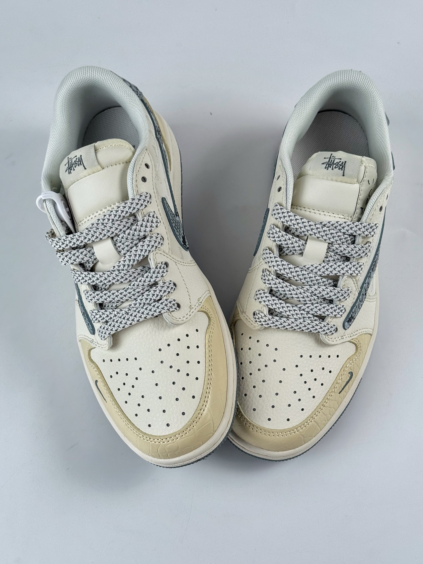 Travis Scott x Nike Air Jordan 1 Low x Stussy Air Jordan 1 Low 反转黄白小勾满天星倒钩 XS7089-621-莆田鞋,莆田鞋货源,高仿鞋,高仿鞋货源,安福档口,莆田高仿鞋,莆田鞋批发,高仿鞋批发,莆田高仿运动鞋,高仿运动鞋,莆田运动鞋 Travis Scott x Nike Air Jordan 1 Low x Stussy Air Jordan 1 Low 反转黄白小勾满天星倒钩 XS7089-621