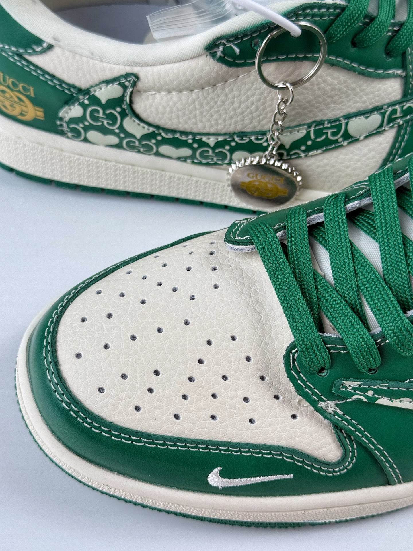 280 Travis Scott x Nike Air Jordan 1 Low x GUCCI Air Jordan 1 Low 反转绿白小勾倒钩 纯原版本 LD2025-025-Chinese UA Cheap High Quatity Brand Clothes Bags handbags Sneakers wholesale wholesaler seller from China Factory suppliers Fashion Clothing Shoes best Quality Beautiful Price 280 Travis Scott x Nike Air Jordan 1 Low x GUCCI Air Jordan 1 Low 反转绿白小勾倒钩 纯原版本 LD2025-025