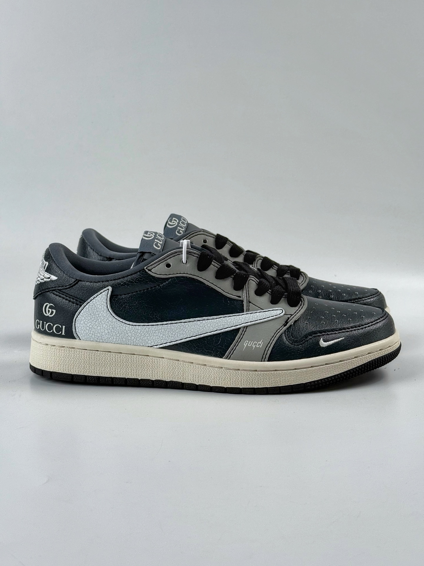 260 Travis Scott x Nike Air Jordan 1 Low x GUCCI Air Jordan 1 Low 反转黑灰小勾倒钩 XD0798-304-Chinese UA Cheap High Quatity Brand Clothes Bags handbags Sneakers wholesale wholesaler seller from China Factory suppliers Fashion Clothing Shoes best Quality Beautiful Price 260 Travis Scott x Nike Air Jordan 1 Low x GUCCI Air Jordan 1 Low 反转黑灰小勾倒钩 XD0798-304