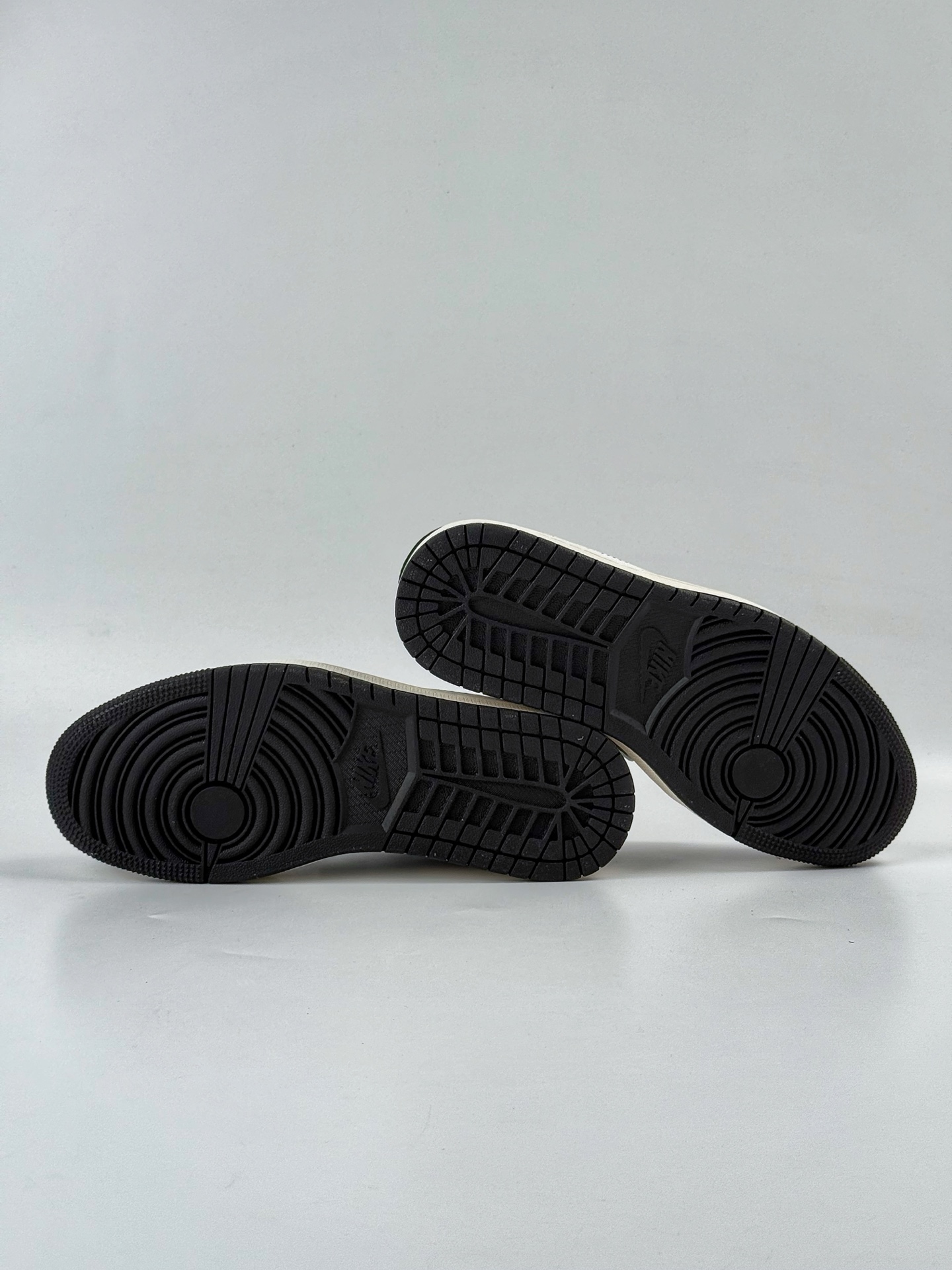 260 Travis Scott x Nike Air Jordan 1 Low x GUCCI Air Jordan 1 Low 反转黑灰小勾倒钩 XD0798-304-Chinese UA Cheap High Quatity Brand Clothes Bags handbags Sneakers wholesale wholesaler seller from China Factory suppliers Fashion Clothing Shoes best Quality Beautiful Price 260 Travis Scott x Nike Air Jordan 1 Low x GUCCI Air Jordan 1 Low 反转黑灰小勾倒钩 XD0798-304