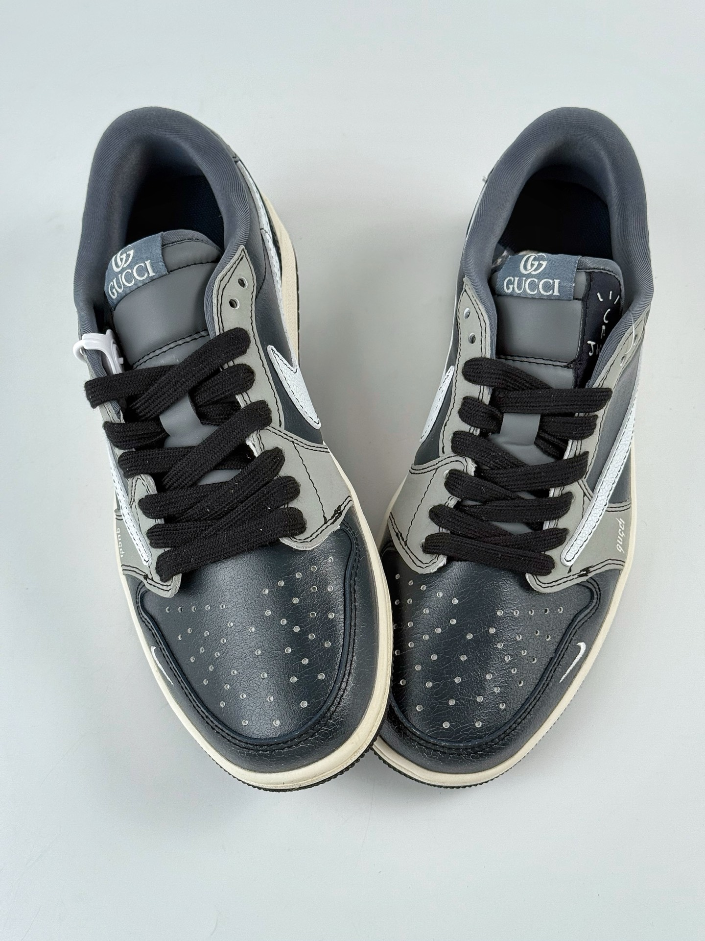260 Travis Scott x Nike Air Jordan 1 Low x GUCCI Air Jordan 1 Low 反转黑灰小勾倒钩 XD0798-304-Chinese UA Cheap High Quatity Brand Clothes Bags handbags Sneakers wholesale wholesaler seller from China Factory suppliers Fashion Clothing Shoes best Quality Beautiful Price 260 Travis Scott x Nike Air Jordan 1 Low x GUCCI Air Jordan 1 Low 反转黑灰小勾倒钩 XD0798-304