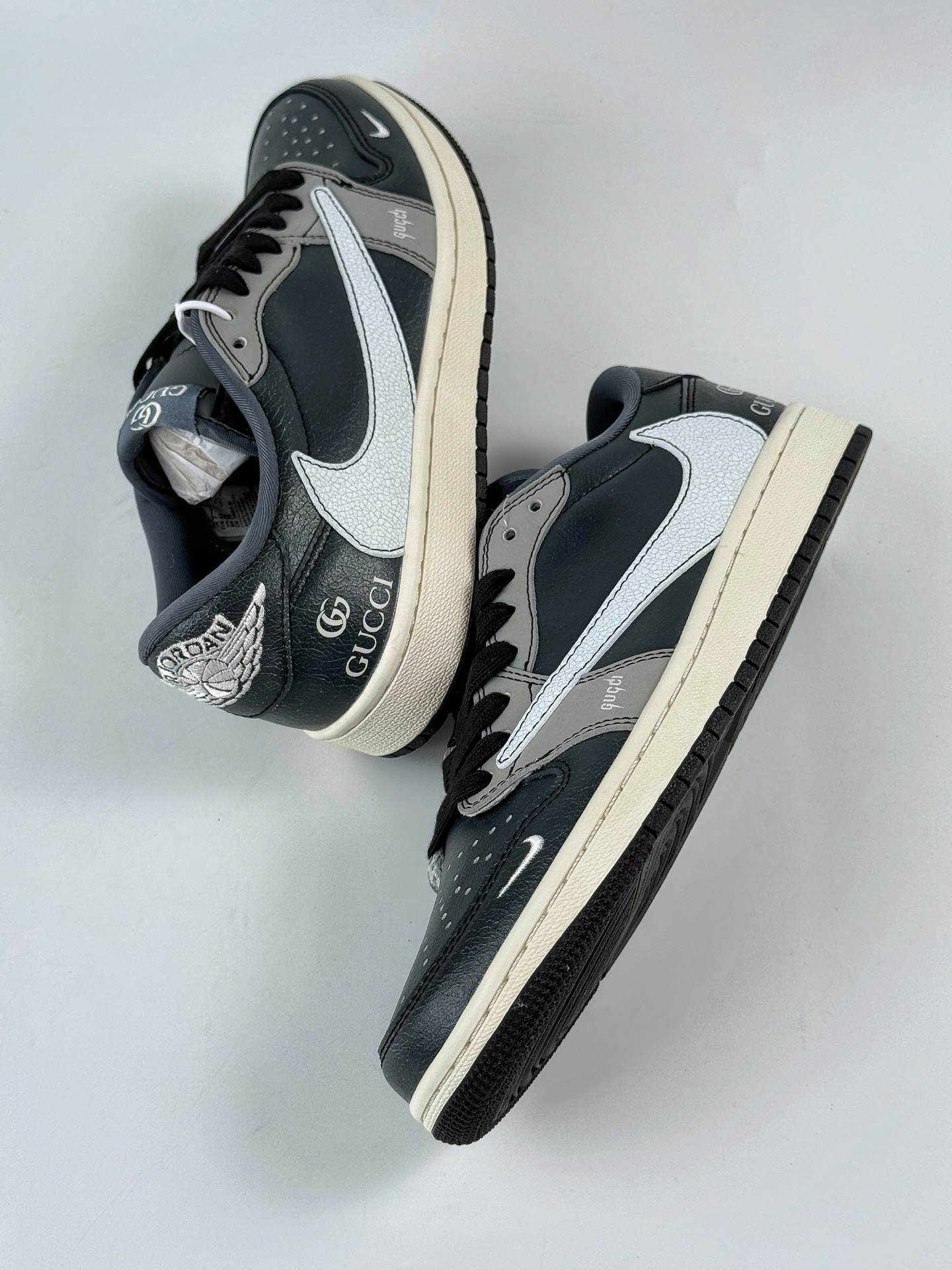 260 Travis Scott x Nike Air Jordan 1 Low x GUCCI Air Jordan 1 Low 反转黑灰小勾倒钩 XD0798-304-Chinese UA Cheap High Quatity Brand Clothes Bags handbags Sneakers wholesale wholesaler seller from China Factory suppliers Fashion Clothing Shoes best Quality Beautiful Price 260 Travis Scott x Nike Air Jordan 1 Low x GUCCI Air Jordan 1 Low 反转黑灰小勾倒钩 XD0798-304