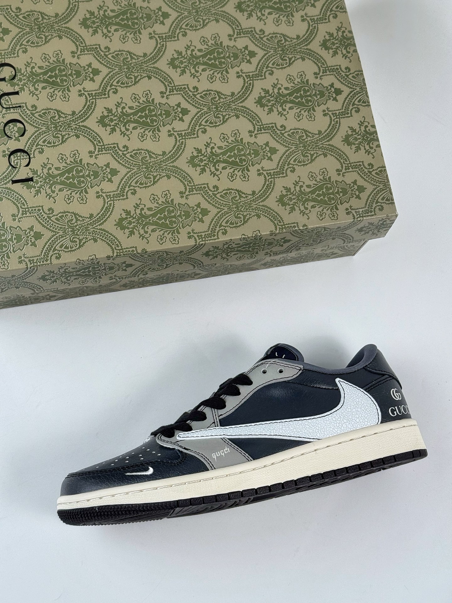 260 Travis Scott x Nike Air Jordan 1 Low x GUCCI Air Jordan 1 Low 反转黑灰小勾倒钩 XD0798-304-Chinese UA Cheap High Quatity Brand Clothes Bags handbags Sneakers wholesale wholesaler seller from China Factory suppliers Fashion Clothing Shoes best Quality Beautiful Price 260 Travis Scott x Nike Air Jordan 1 Low x GUCCI Air Jordan 1 Low 反转黑灰小勾倒钩 XD0798-304