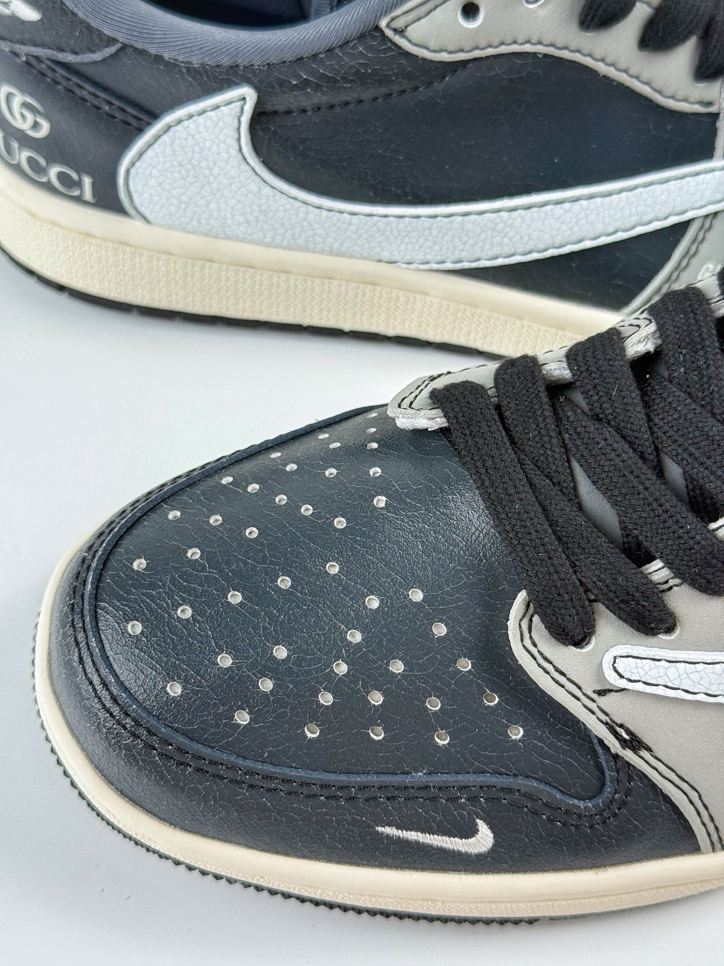 260 Travis Scott x Nike Air Jordan 1 Low x GUCCI Air Jordan 1 Low 反转黑灰小勾倒钩 XD0798-304-Chinese UA Cheap High Quatity Brand Clothes Bags handbags Sneakers wholesale wholesaler seller from China Factory suppliers Fashion Clothing Shoes best Quality Beautiful Price 260 Travis Scott x Nike Air Jordan 1 Low x GUCCI Air Jordan 1 Low 反转黑灰小勾倒钩 XD0798-304