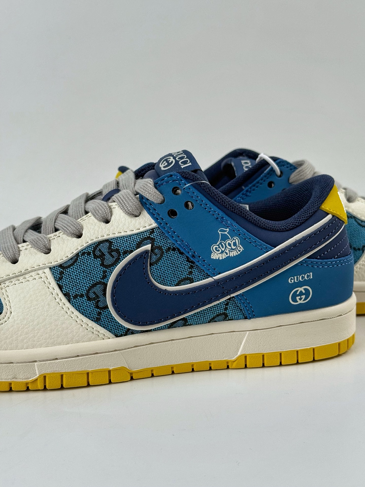 260 Nike SB Dunk Low x GUCCI 白蓝小勾 XD1588-215-Chinese UA Cheap High Quatity Brand Clothes Bags handbags Sneakers wholesale wholesaler seller from China Factory suppliers Fashion Clothing Shoes best Quality Beautiful Price 260 Nike SB Dunk Low x GUCCI 白蓝小勾 XD1588-215