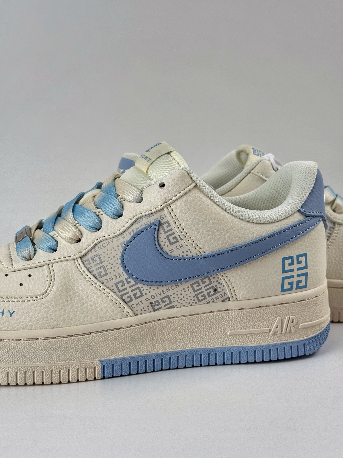 260 Nike Air Force 1 Low 07 x GIVENCHY 白蓝小勾 HS8068-018-Chinese UA Cheap High Quatity Brand Clothes Bags handbags Sneakers wholesale wholesaler seller from China Factory suppliers Fashion Clothing Shoes best Quality Beautiful Price 260 Nike Air Force 1 Low 07 x GIVENCHY 白蓝小勾 HS8068-018