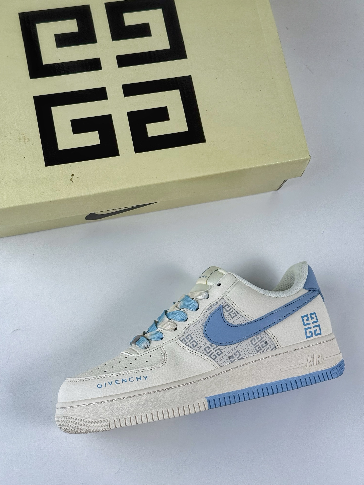 260 Nike Air Force 1 Low 07 x GIVENCHY 白蓝小勾 HS8068-018-Chinese UA Cheap High Quatity Brand Clothes Bags handbags Sneakers wholesale wholesaler seller from China Factory suppliers Fashion Clothing Shoes best Quality Beautiful Price 260 Nike Air Force 1 Low 07 x GIVENCHY 白蓝小勾 HS8068-018