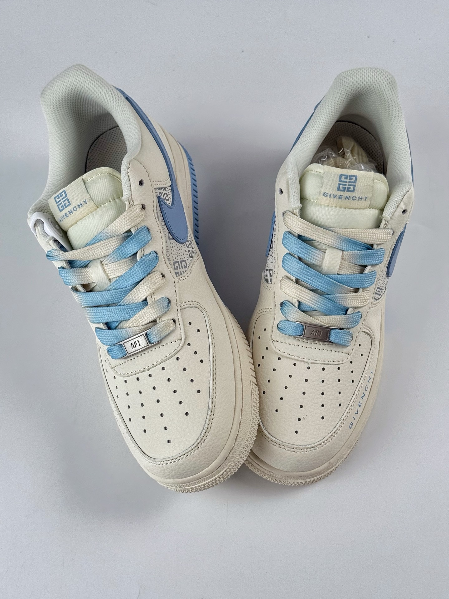 260 Nike Air Force 1 Low 07 x GIVENCHY 白蓝小勾 HS8068-018-Chinese UA Cheap High Quatity Brand Clothes Bags handbags Sneakers wholesale wholesaler seller from China Factory suppliers Fashion Clothing Shoes best Quality Beautiful Price 260 Nike Air Force 1 Low 07 x GIVENCHY 白蓝小勾 HS8068-018