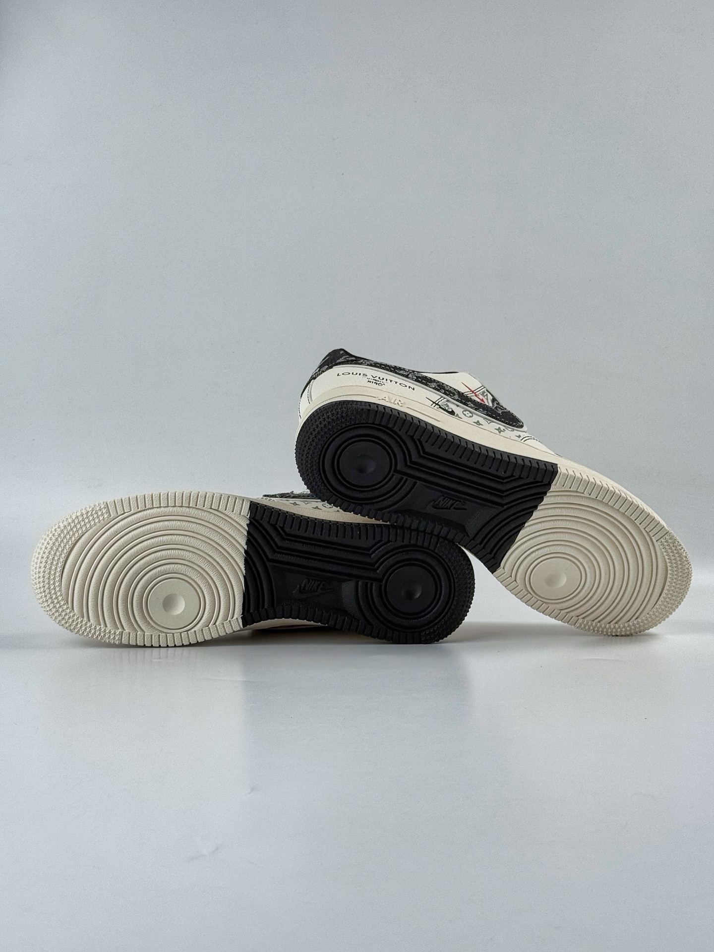 260 Nike Air Force 1 Low 07 x Louis Vuitton 白黑双小勾满天星 YX5066-341-Chinese UA Cheap High Quatity Brand Clothes Bags handbags Sneakers wholesale wholesaler seller from China Factory suppliers Fashion Clothing Shoes best Quality Beautiful Price 260 Nike Air Force 1 Low 07 x Louis Vuitton 白黑双小勾满天星 YX5066-341