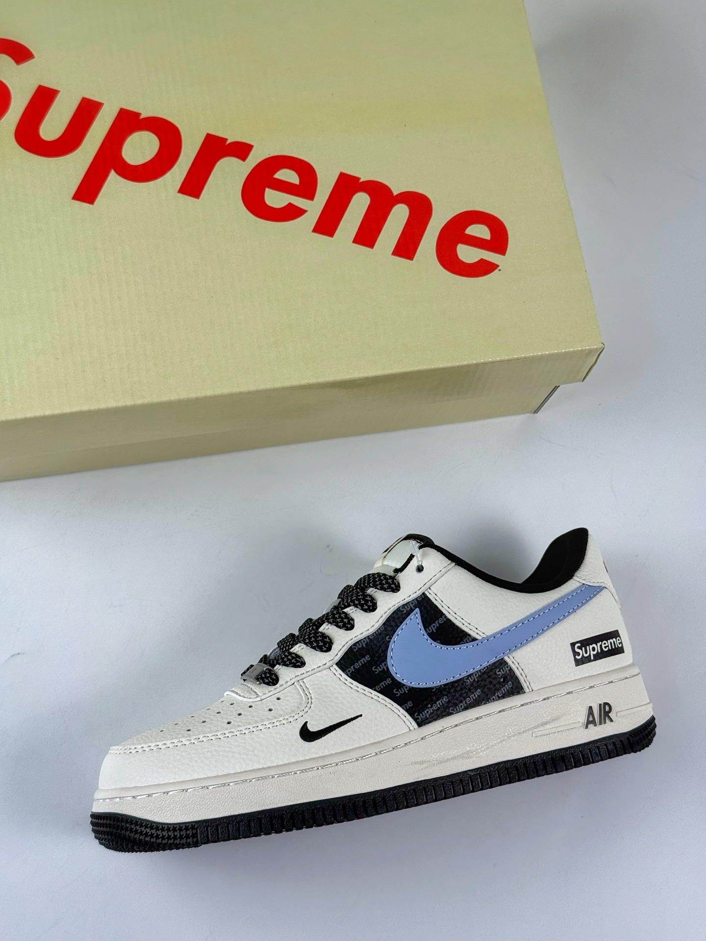 260 Nike Air Force 1 Low 07 x Supreme 白黑蓝小勾满天星 ZH2598-311-Chinese UA Cheap High Quatity Brand Clothes Bags handbags Sneakers wholesale wholesaler seller from China Factory suppliers Fashion Clothing Shoes best Quality Beautiful Price 260 Nike Air Force 1 Low 07 x Supreme 白黑蓝小勾满天星 ZH2598-311