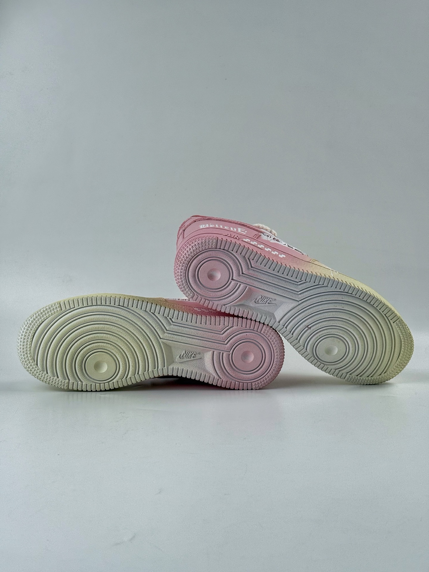 260 Nike Air Force 1 Low 07 黄粉渐变绑带 QR2032-520-Chinese UA Cheap High Quatity Brand Clothes Bags handbags Sneakers wholesale wholesaler seller from China Factory suppliers Fashion Clothing Shoes best Quality Beautiful Price 260 Nike Air Force 1 Low 07 黄粉渐变绑带 QR2032-520