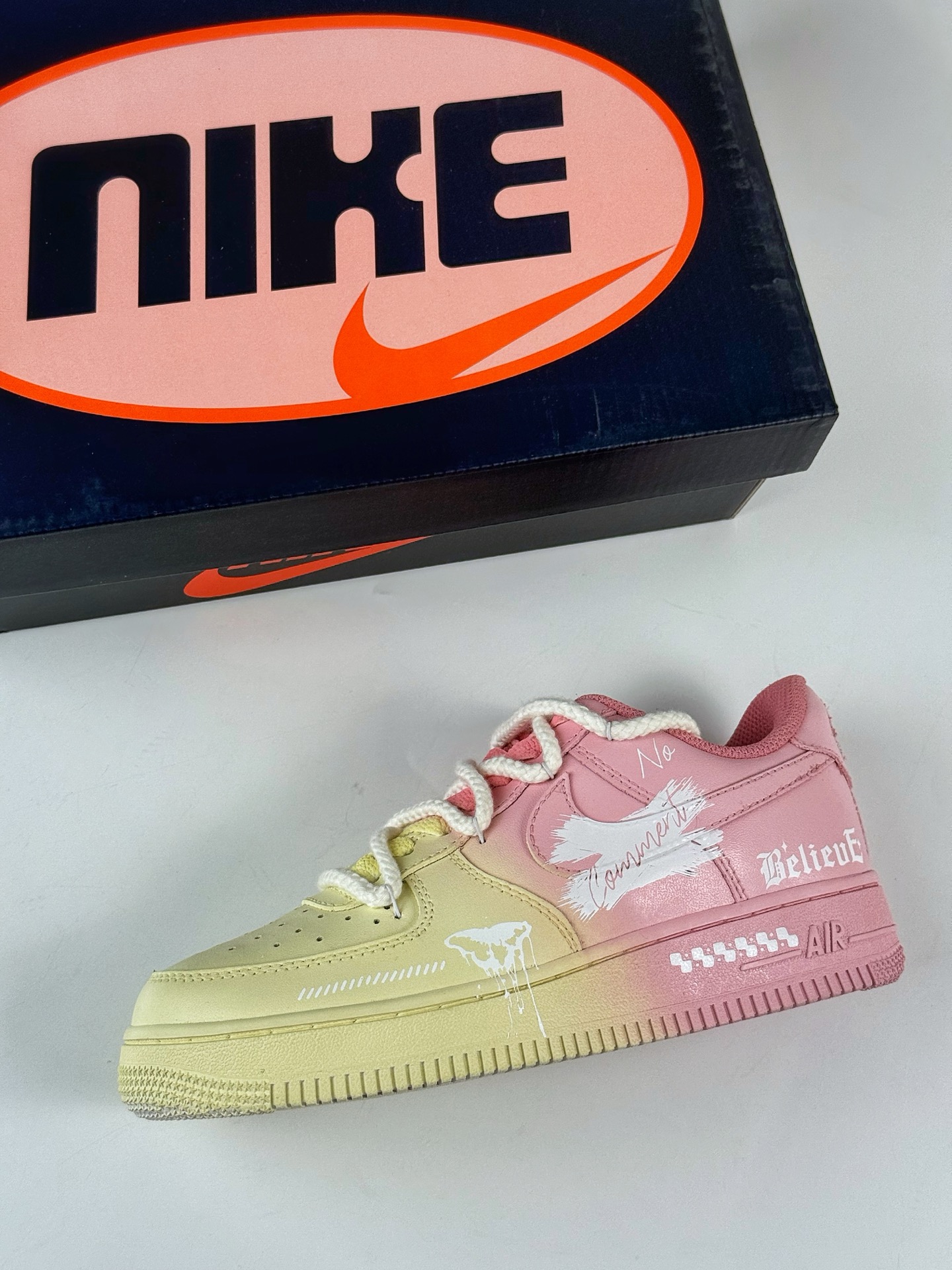 260 Nike Air Force 1 Low 07 黄粉渐变绑带 QR2032-520-Chinese UA Cheap High Quatity Brand Clothes Bags handbags Sneakers wholesale wholesaler seller from China Factory suppliers Fashion Clothing Shoes best Quality Beautiful Price 260 Nike Air Force 1 Low 07 黄粉渐变绑带 QR2032-520