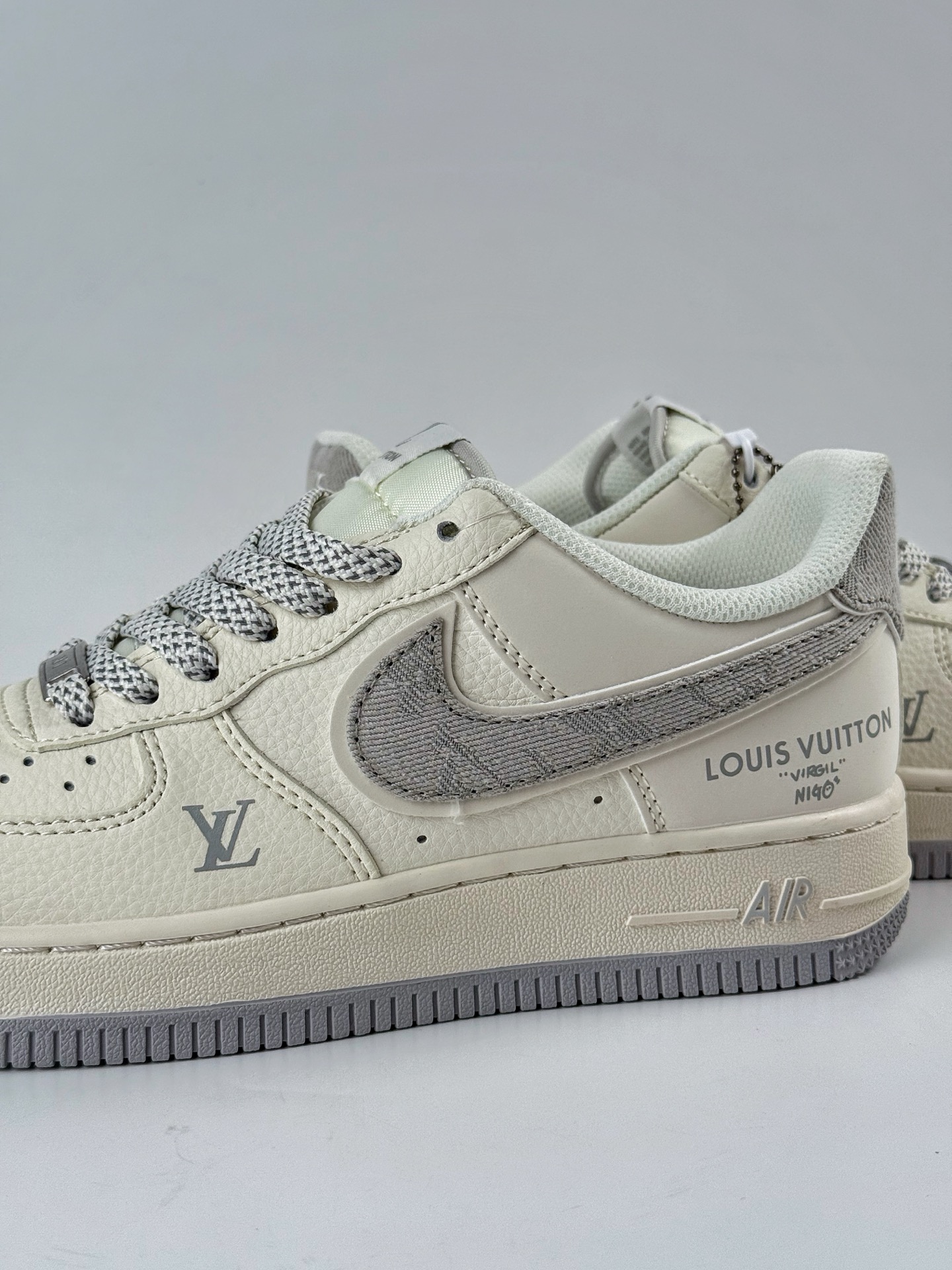 260 NIke Air Force 1 '07 Low “LV联名——米灰牛仔勾” 空军一号 低帮 运动鞋 SM6668-103-Chinese UA Cheap High Quatity Brand Clothes Bags handbags Sneakers wholesale wholesaler seller from China Factory suppliers Fashion Clothing Shoes best Quality Beautiful Price 260 NIke Air Force 1 '07 Low “LV联名——米灰牛仔勾” 空军一号 低帮 运动鞋 SM6668-103
