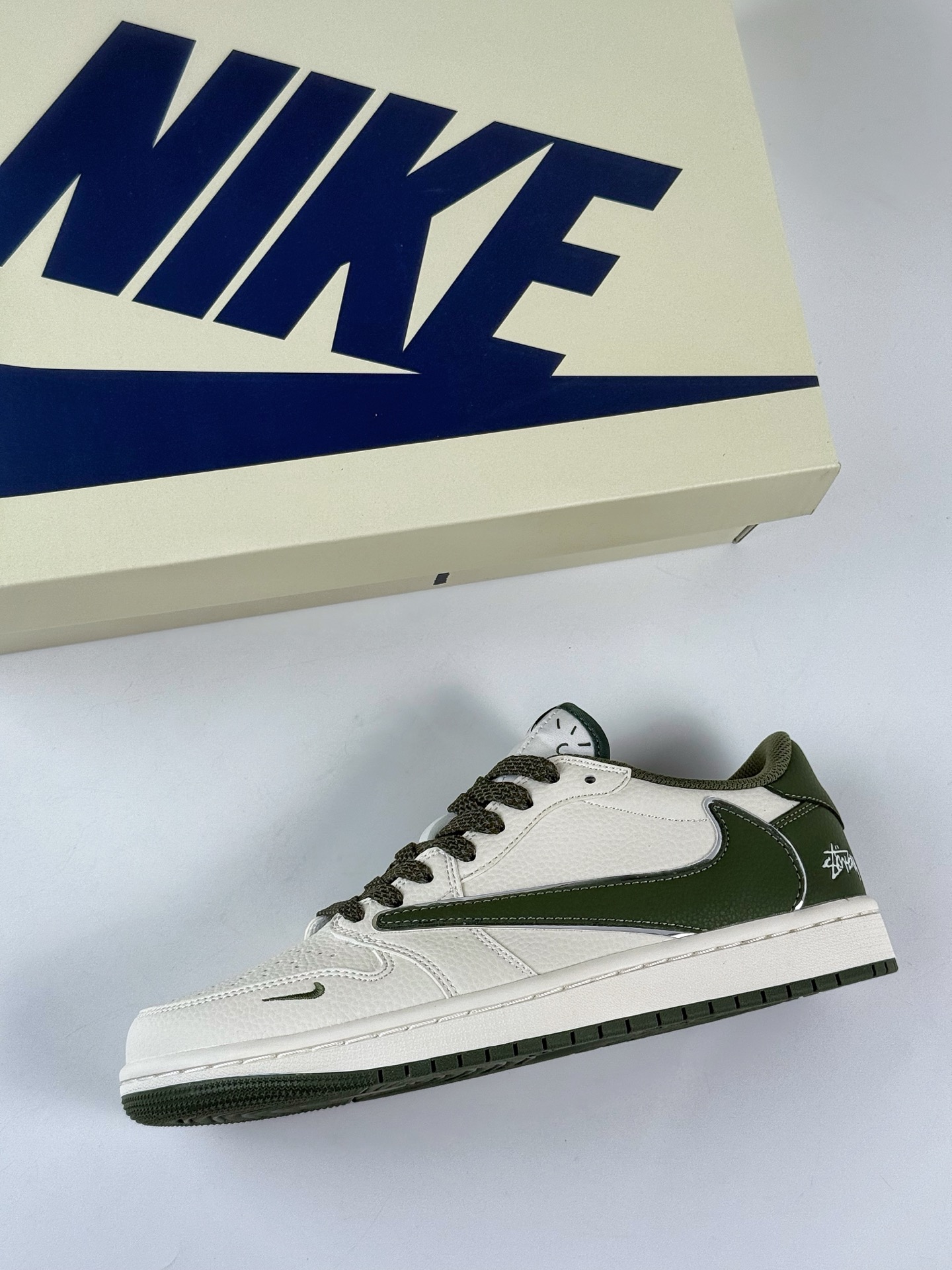 300 Travis Scott x Nike Air Jordan 1 Low x Stussy Air Jordan 1 Low 反转白绿小勾满天星倒钩 ST5696-263-Chinese UA Cheap High Quatity Brand Clothes Bags handbags Sneakers wholesale wholesaler seller from China Factory suppliers Fashion Clothing Shoes best Quality Beautiful Price 300 Travis Scott x Nike Air Jordan 1 Low x Stussy Air Jordan 1 Low 反转白绿小勾满天星倒钩 ST5696-263