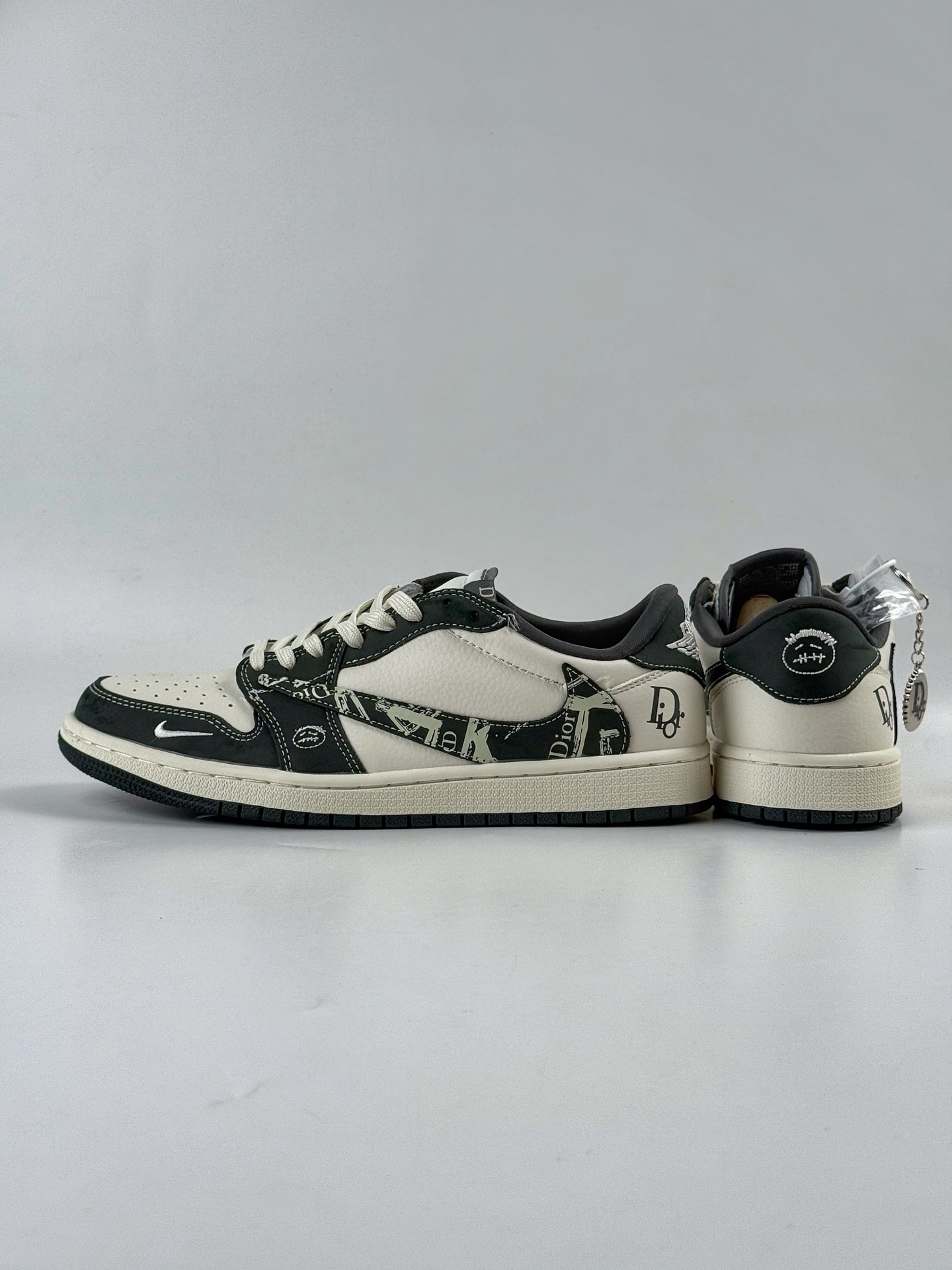 280 Travis Scott x Nike Air Jordan 1 Low x DIOR Air Jordan 1 Low 反转黑白小勾倒钩 LD2025-032