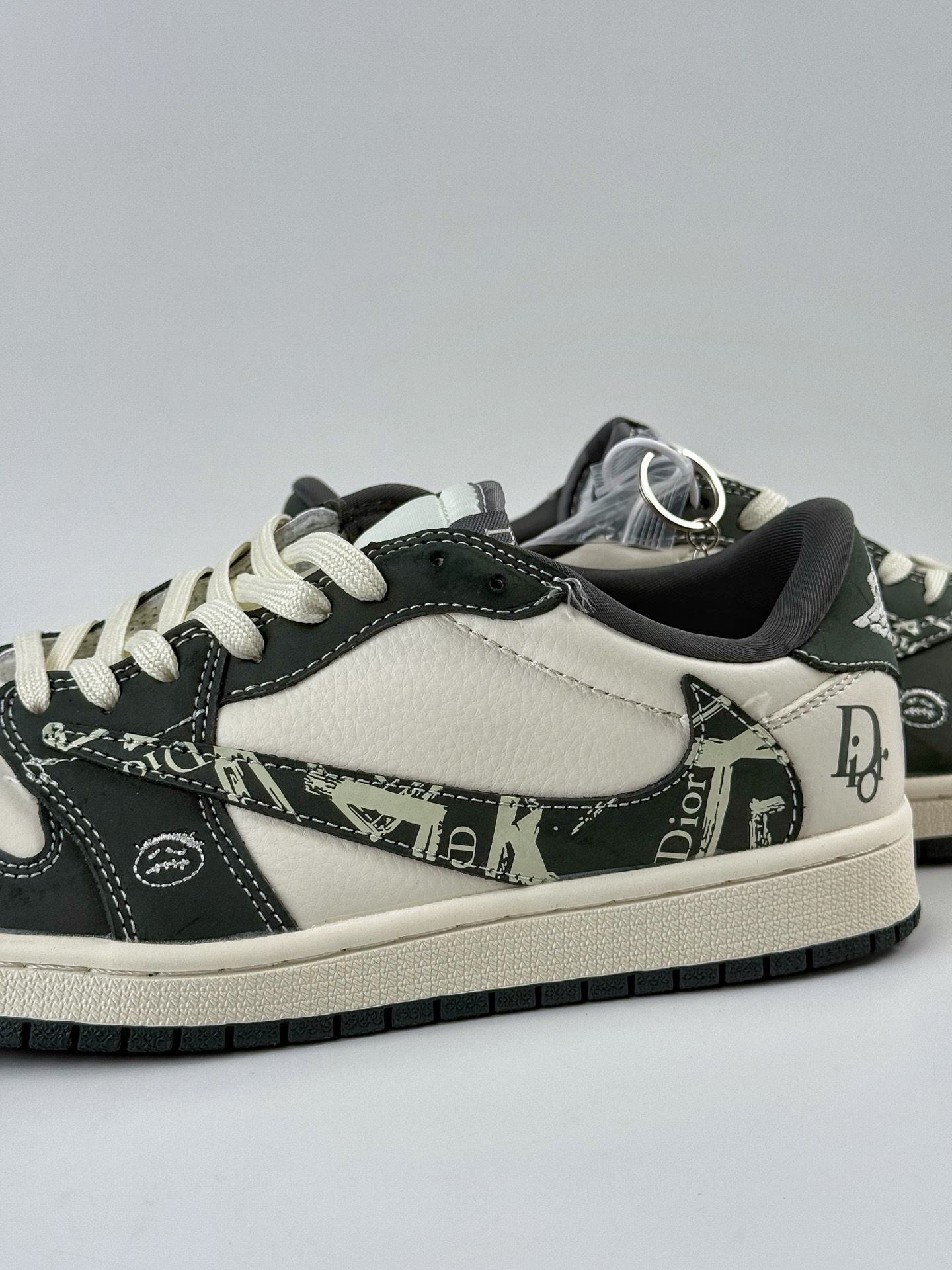 280 Travis Scott x Nike Air Jordan 1 Low x DIOR Air Jordan 1 Low 反转黑白小勾倒钩 LD2025-032