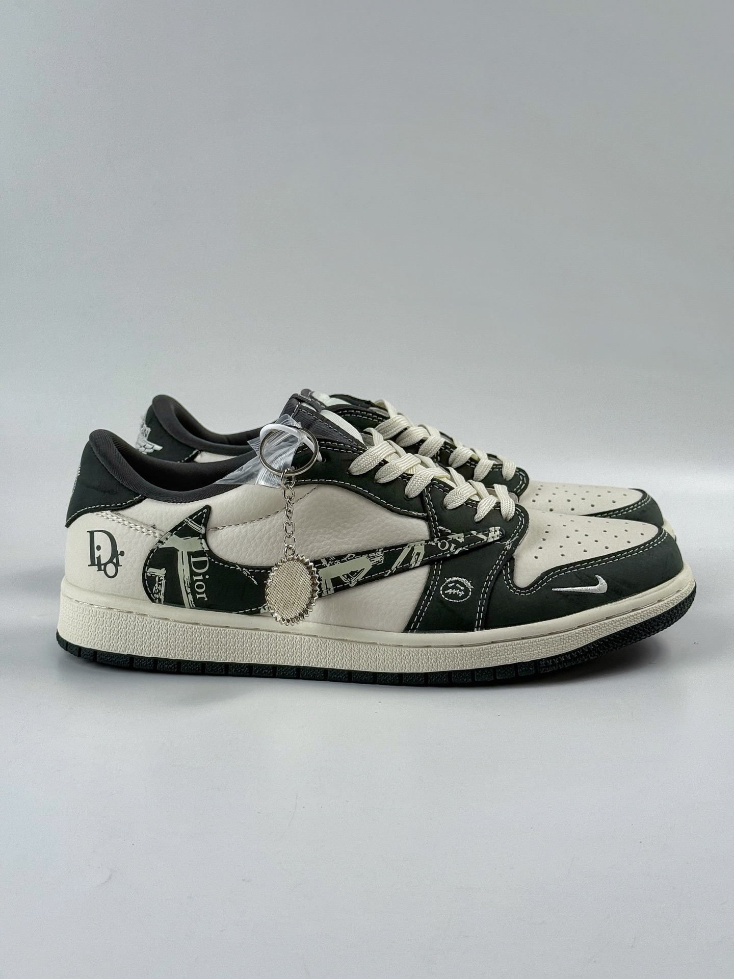 280 Travis Scott x Nike Air Jordan 1 Low x DIOR Air Jordan 1 Low 反转黑白小勾倒钩 LD2025-032