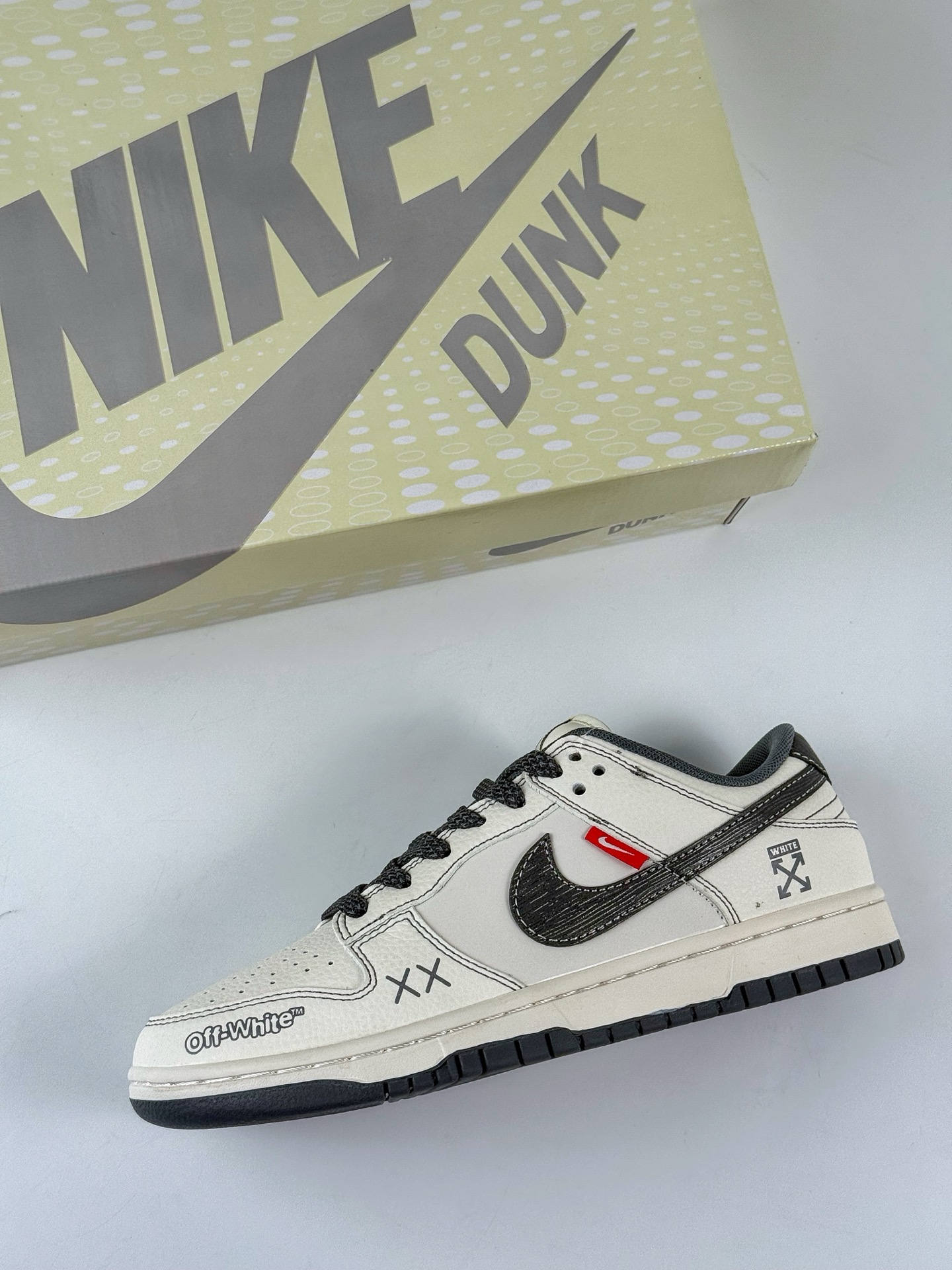 260 Nike SB Dunk Low x OFF-WHITE 白黑满天星 HS8068-026-Chinese UA Cheap High Quatity Brand Clothes Bags handbags Sneakers wholesale wholesaler seller from China Factory suppliers Fashion Clothing Shoes best Quality Beautiful Price 260 Nike SB Dunk Low x OFF-WHITE 白黑满天星 HS8068-026