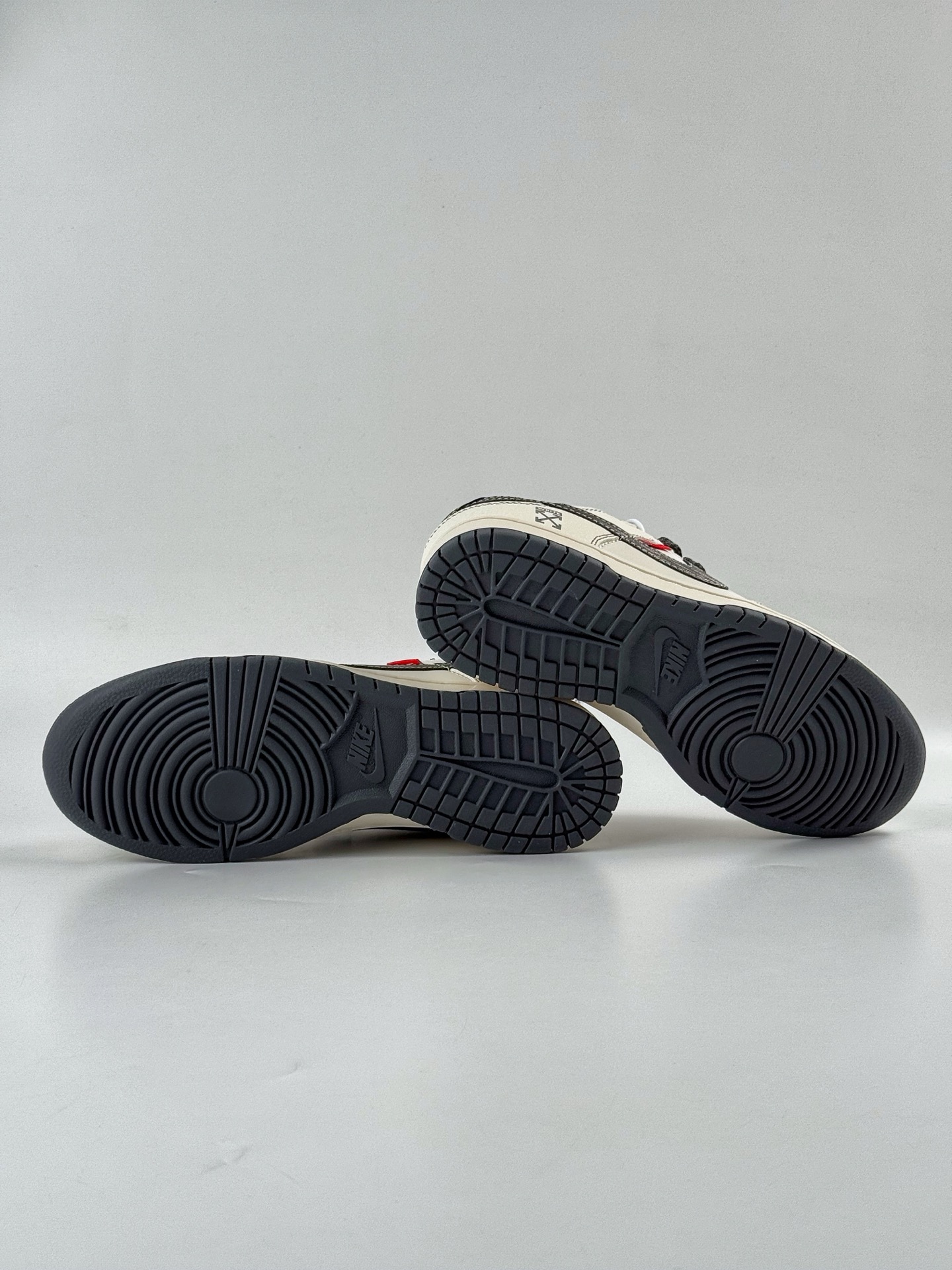 260 Nike SB Dunk Low x OFF-WHITE 白黑满天星 HS8068-026-Chinese UA Cheap High Quatity Brand Clothes Bags handbags Sneakers wholesale wholesaler seller from China Factory suppliers Fashion Clothing Shoes best Quality Beautiful Price 260 Nike SB Dunk Low x OFF-WHITE 白黑满天星 HS8068-026