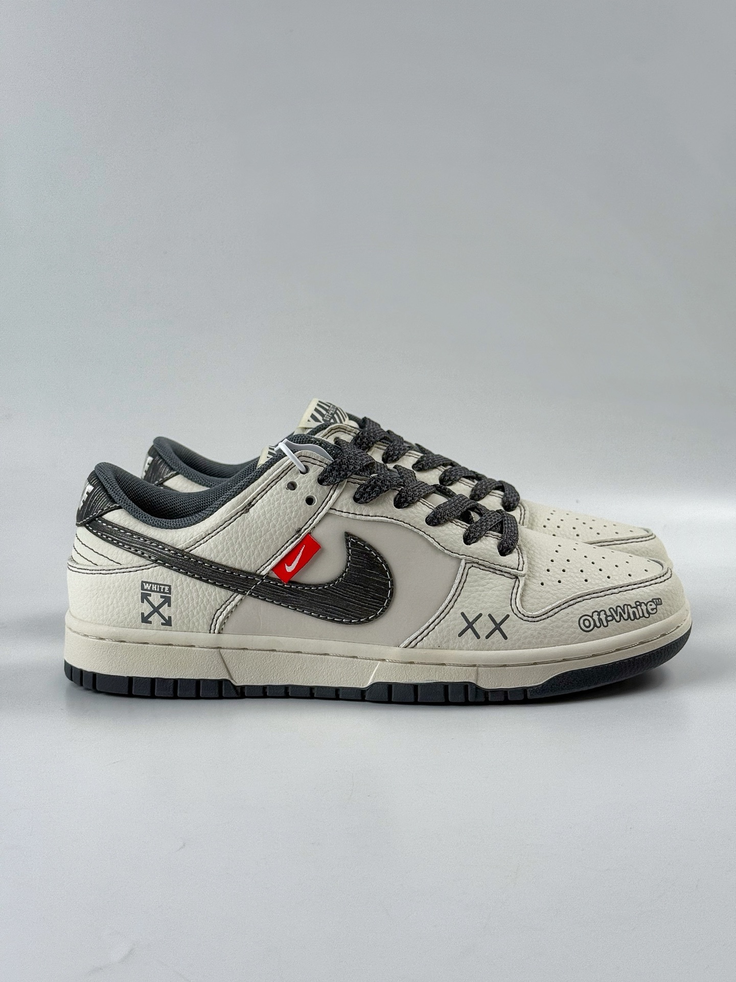 260 Nike SB Dunk Low x OFF-WHITE 白黑满天星 HS8068-026-Chinese UA Cheap High Quatity Brand Clothes Bags handbags Sneakers wholesale wholesaler seller from China Factory suppliers Fashion Clothing Shoes best Quality Beautiful Price 260 Nike SB Dunk Low x OFF-WHITE 白黑满天星 HS8068-026
