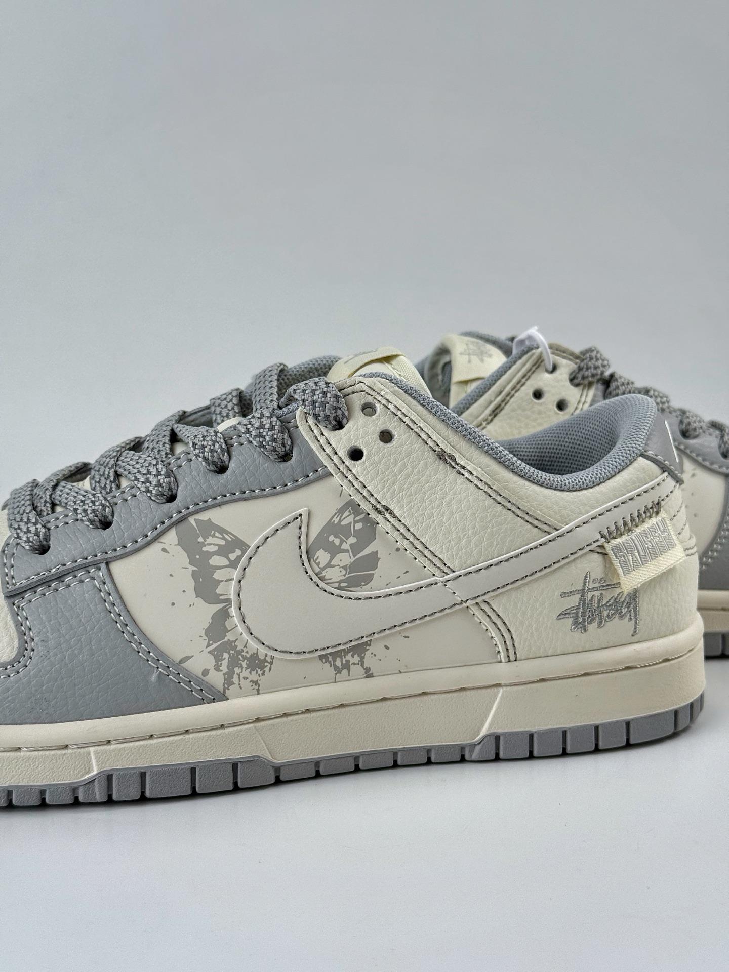 260 Nike SB Dunk Low x Stussy 灰白蝴蝶满天星 HS8068-032