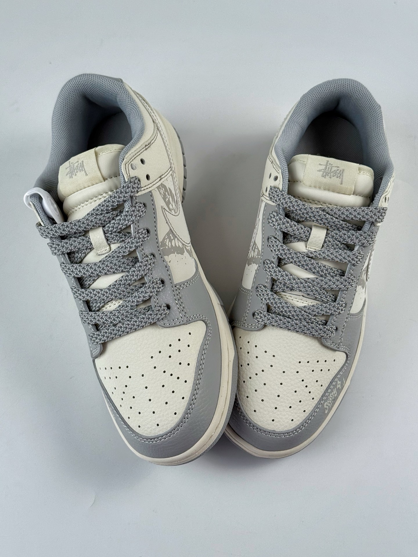 260 Nike SB Dunk Low x Stussy 灰白蝴蝶满天星 HS8068-032