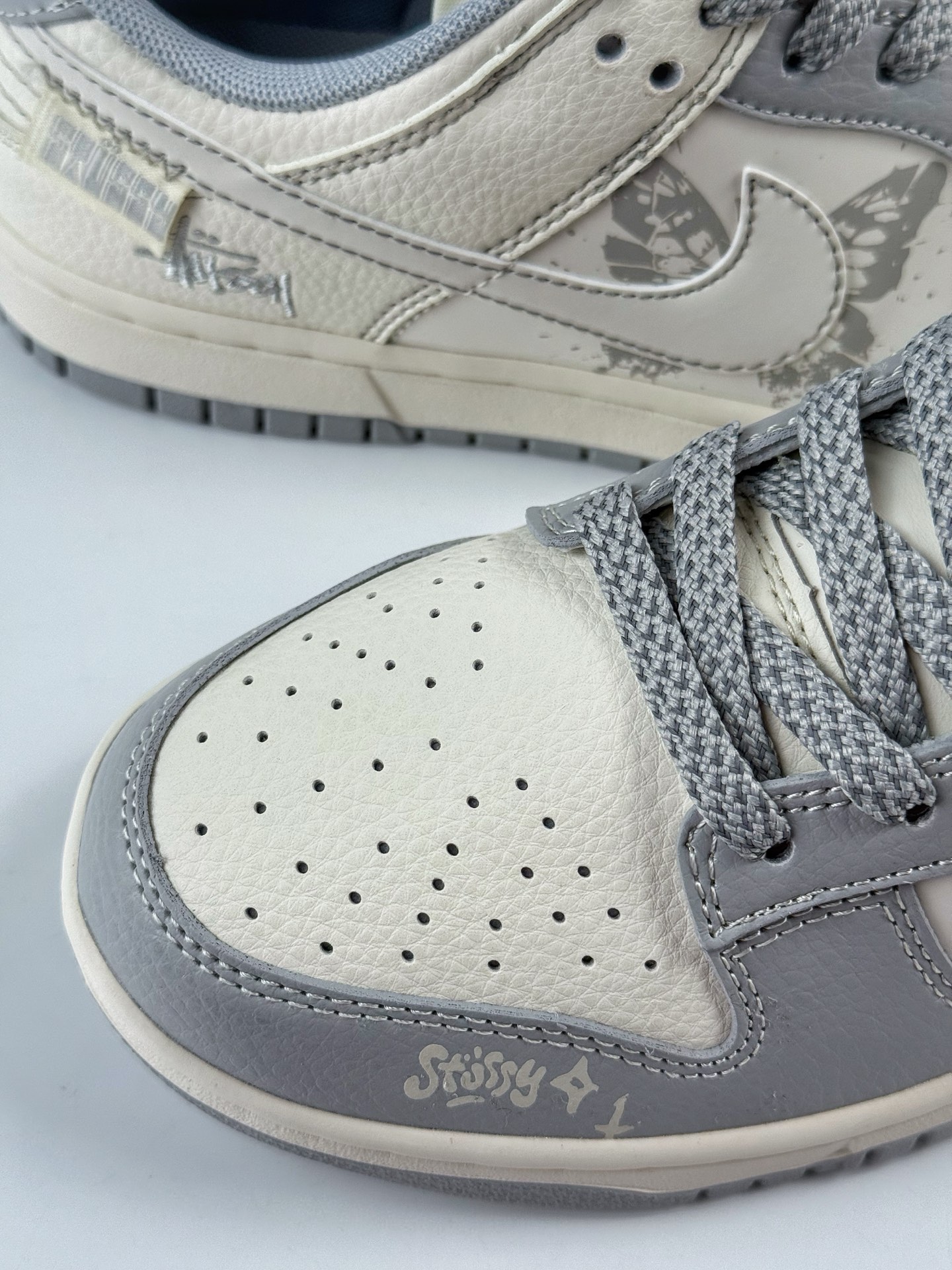 260 Nike SB Dunk Low x Stussy 灰白蝴蝶满天星 HS8068-032