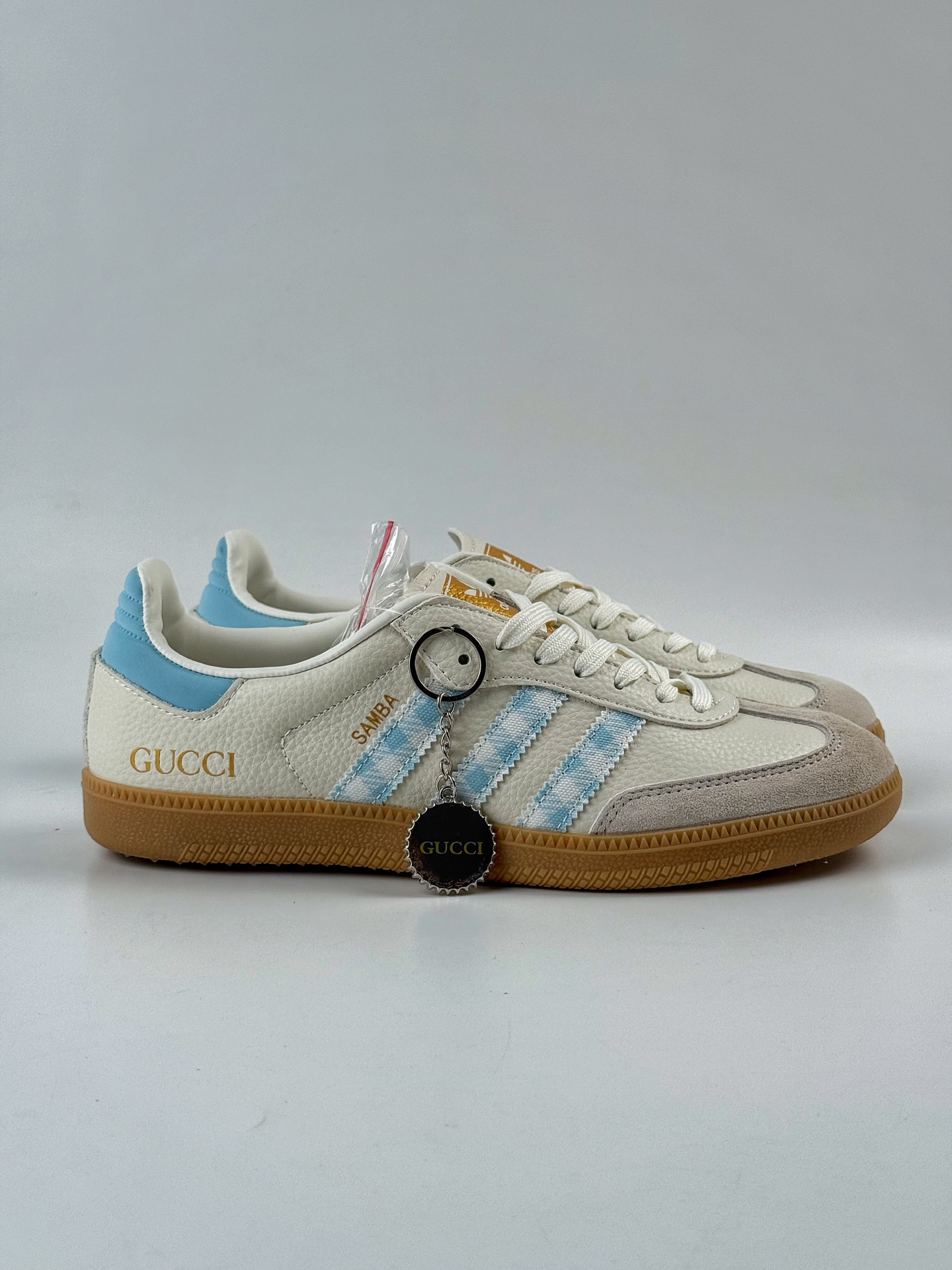 200 adidas originals Samba OG x GUCCI 白蓝 桑巴舞系列复古经典轻便板鞋 XR0010-Chinese UA Cheap High Quatity Brand Clothes Bags handbags Sneakers wholesale wholesaler seller from China Factory suppliers Fashion Clothing Shoes best Quality Beautiful Price 200 adidas originals Samba OG x GUCCI 白蓝 桑巴舞系列复古经典轻便板鞋 XR0010