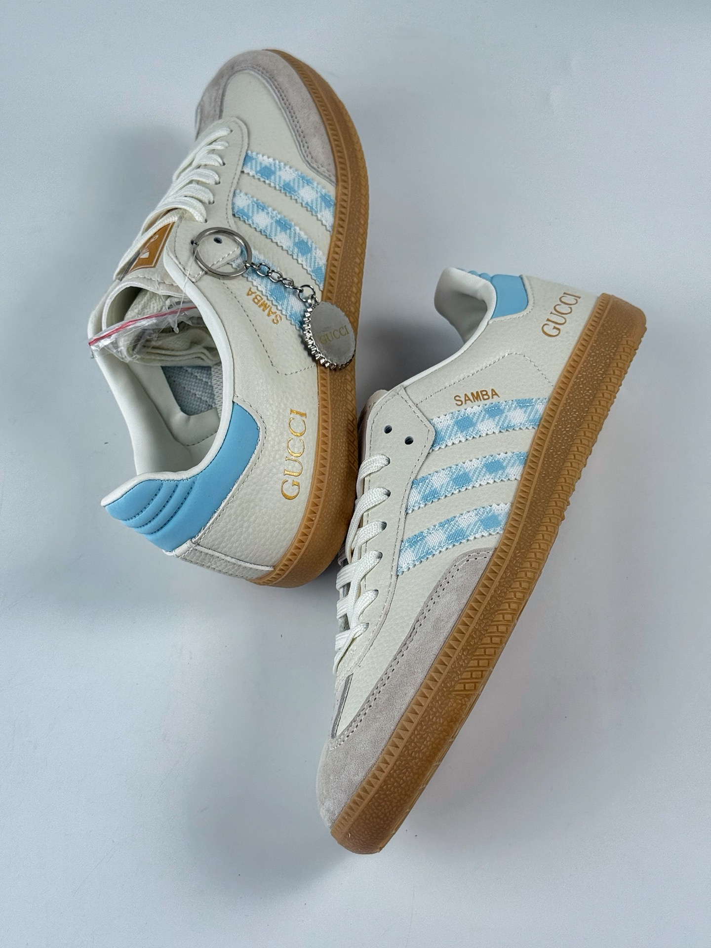 200 adidas originals Samba OG x GUCCI 白蓝 桑巴舞系列复古经典轻便板鞋 XR0010-Chinese UA Cheap High Quatity Brand Clothes Bags handbags Sneakers wholesale wholesaler seller from China Factory suppliers Fashion Clothing Shoes best Quality Beautiful Price 200 adidas originals Samba OG x GUCCI 白蓝 桑巴舞系列复古经典轻便板鞋 XR0010