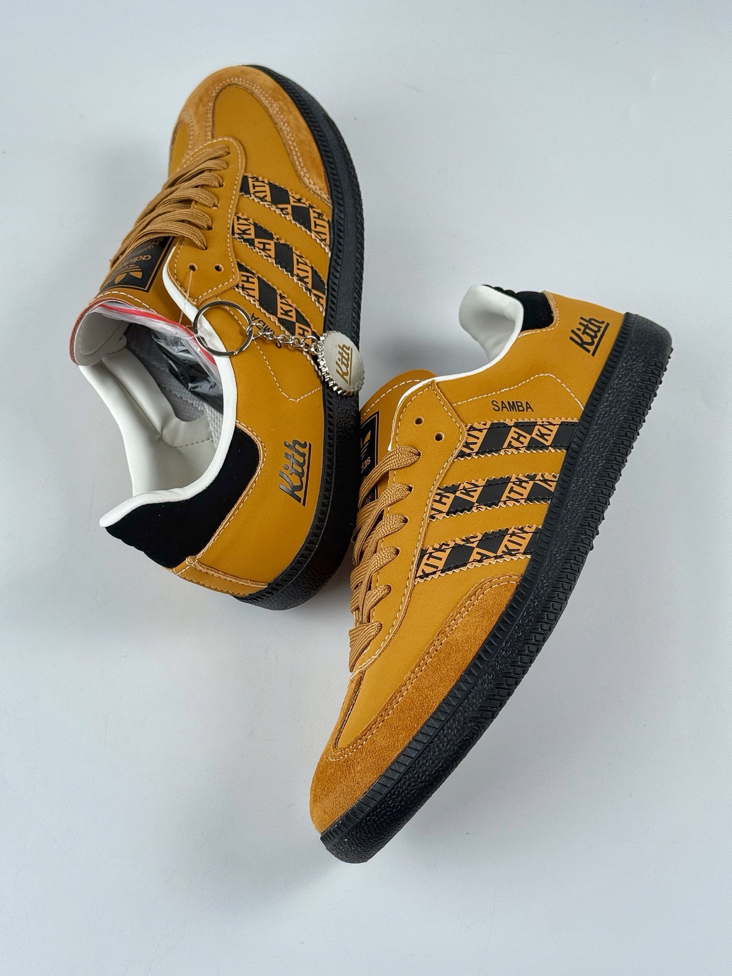 200 adidas originals Samba OG x KITH 棕黑 桑巴舞系列复古经典轻便板鞋 XR0011-Chinese UA Cheap High Quatity Brand Clothes Bags handbags Sneakers wholesale wholesaler seller from China Factory suppliers Fashion Clothing Shoes best Quality Beautiful Price 200 adidas originals Samba OG x KITH 棕黑 桑巴舞系列复古经典轻便板鞋 XR0011