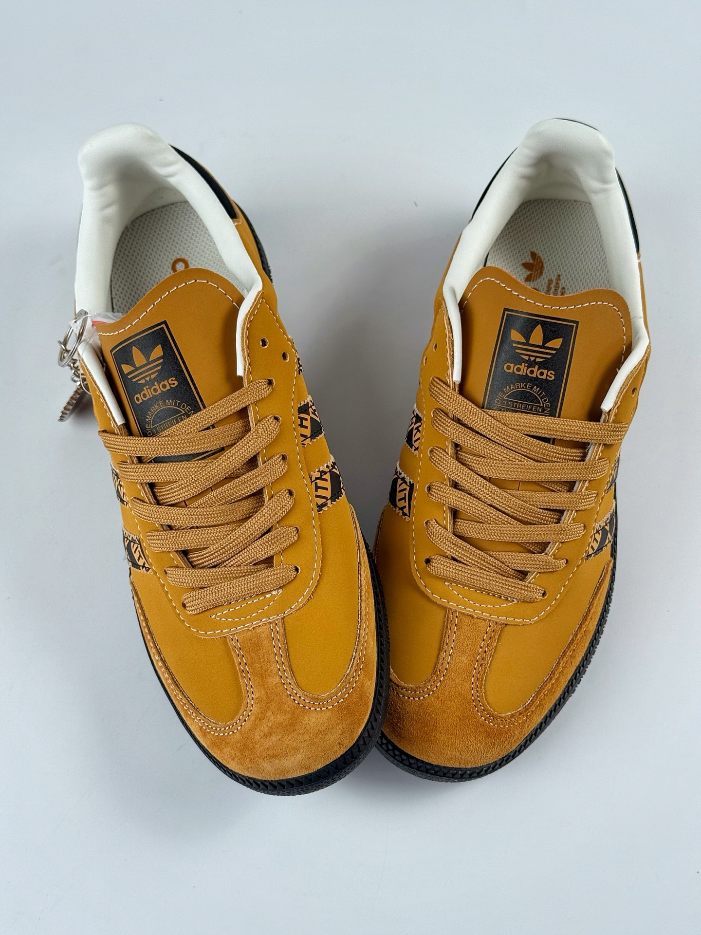 200 adidas originals Samba OG x KITH 棕黑 桑巴舞系列复古经典轻便板鞋 XR0011-Chinese UA Cheap High Quatity Brand Clothes Bags handbags Sneakers wholesale wholesaler seller from China Factory suppliers Fashion Clothing Shoes best Quality Beautiful Price 200 adidas originals Samba OG x KITH 棕黑 桑巴舞系列复古经典轻便板鞋 XR0011