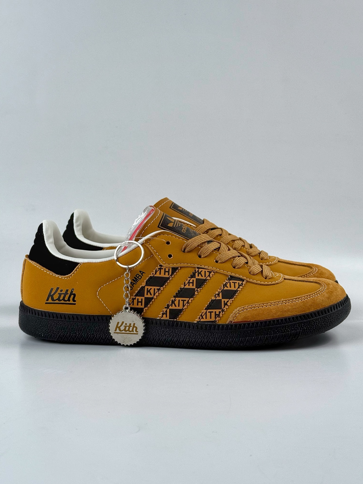 200 adidas originals Samba OG x KITH 棕黑 桑巴舞系列复古经典轻便板鞋 XR0011-Chinese UA Cheap High Quatity Brand Clothes Bags handbags Sneakers wholesale wholesaler seller from China Factory suppliers Fashion Clothing Shoes best Quality Beautiful Price 200 adidas originals Samba OG x KITH 棕黑 桑巴舞系列复古经典轻便板鞋 XR0011