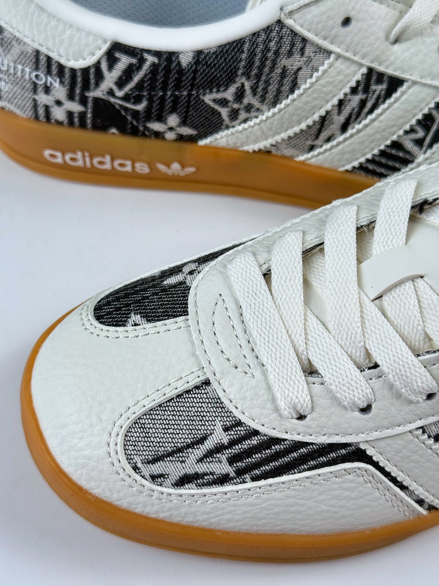 200 Adidas三叶草SAMBA OG x Louis Vuitton 白黑 休闲板鞋 SC9207-730