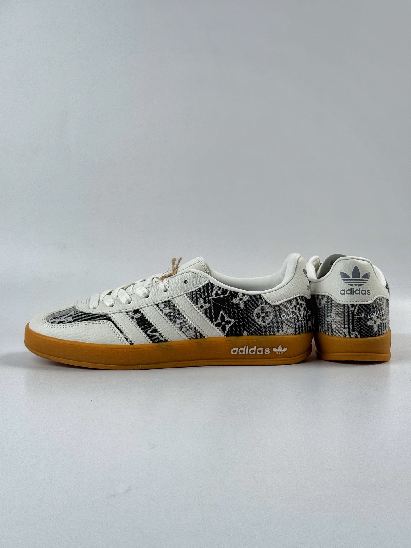200 Adidas三叶草SAMBA OG x Louis Vuitton 白黑 休闲板鞋 SC9207-730